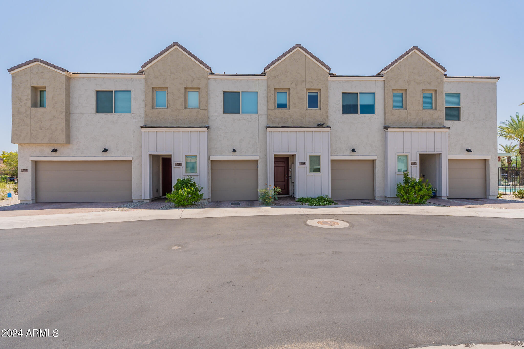 Photo 1 of 32 of 2219 W HARMONT Drive townhome