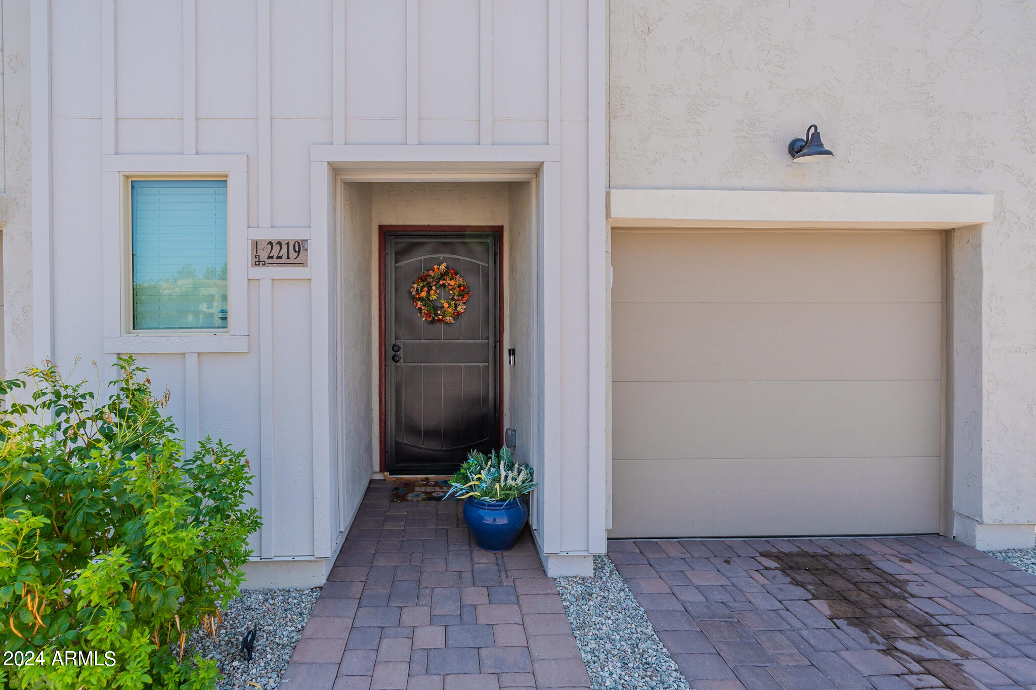 Photo 4 of 32 of 2219 W HARMONT Drive townhome