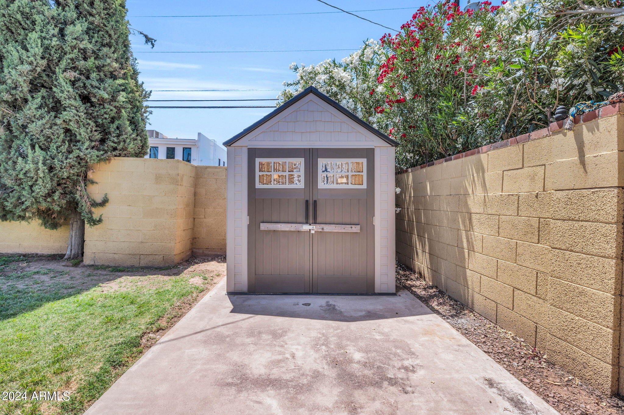 Photo 17 of 20 of 3535 E MONTEROSA Street house