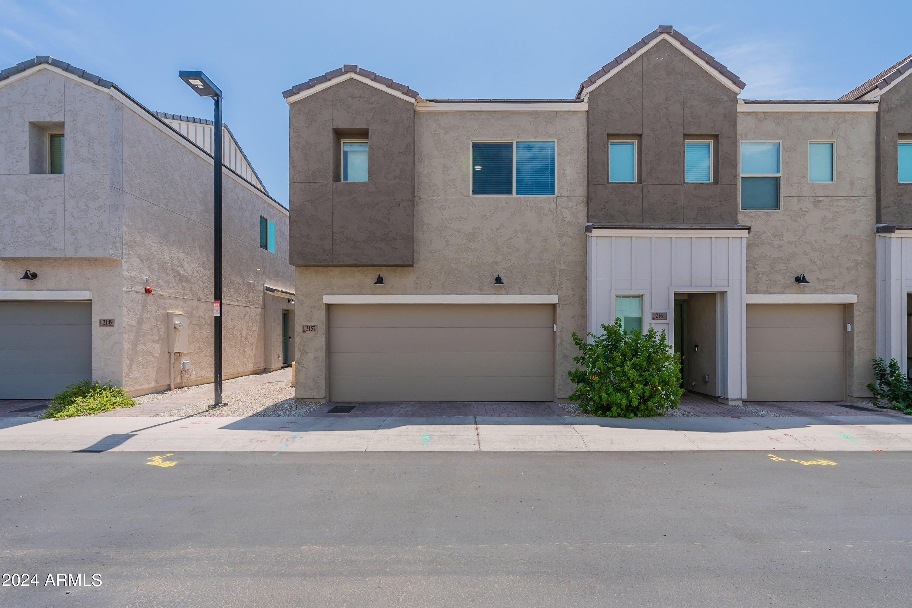 Photo 3 of 38 of 2157 W Harmont Drive townhome