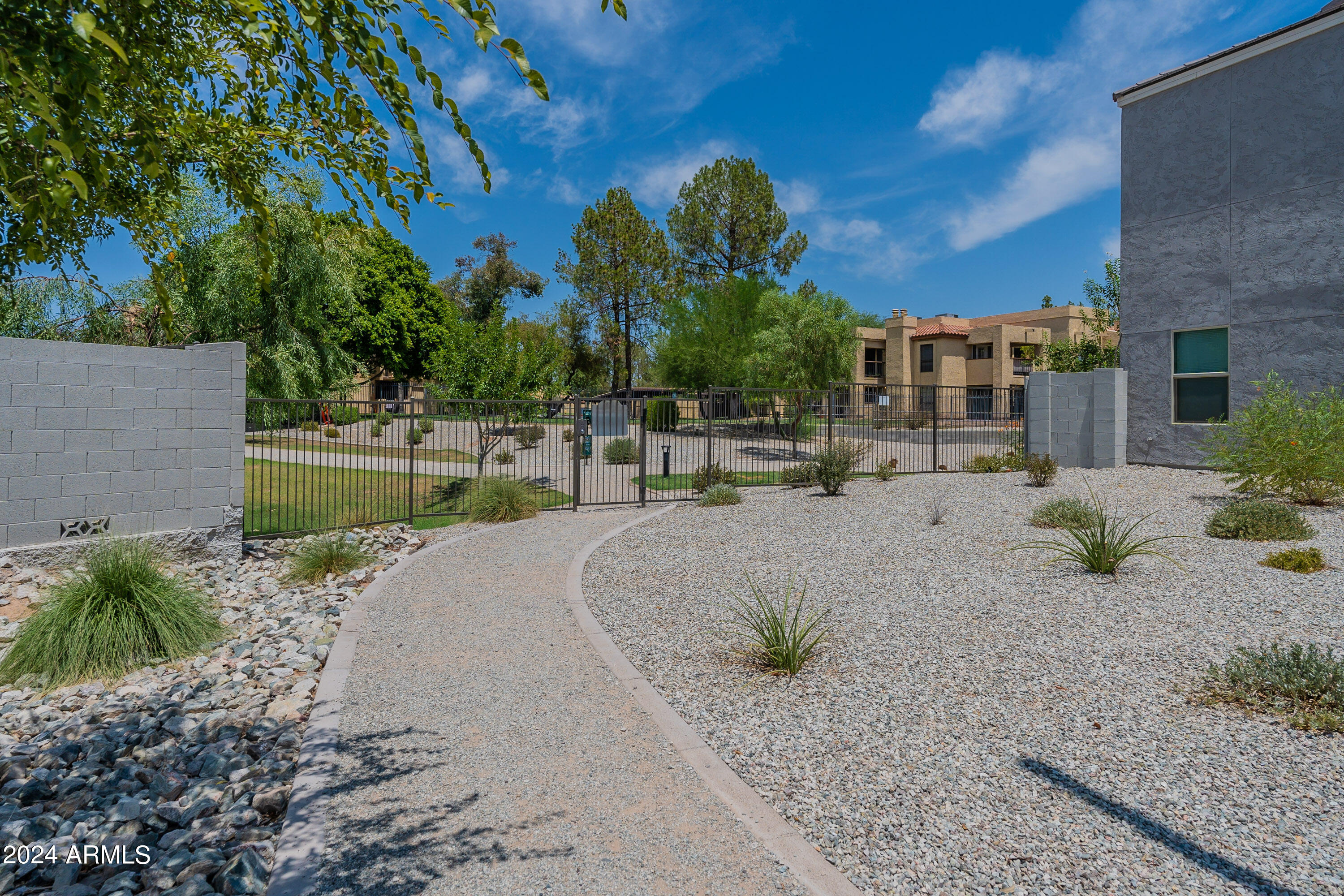 Photo 30 of 38 of 2157 W Harmont Drive townhome