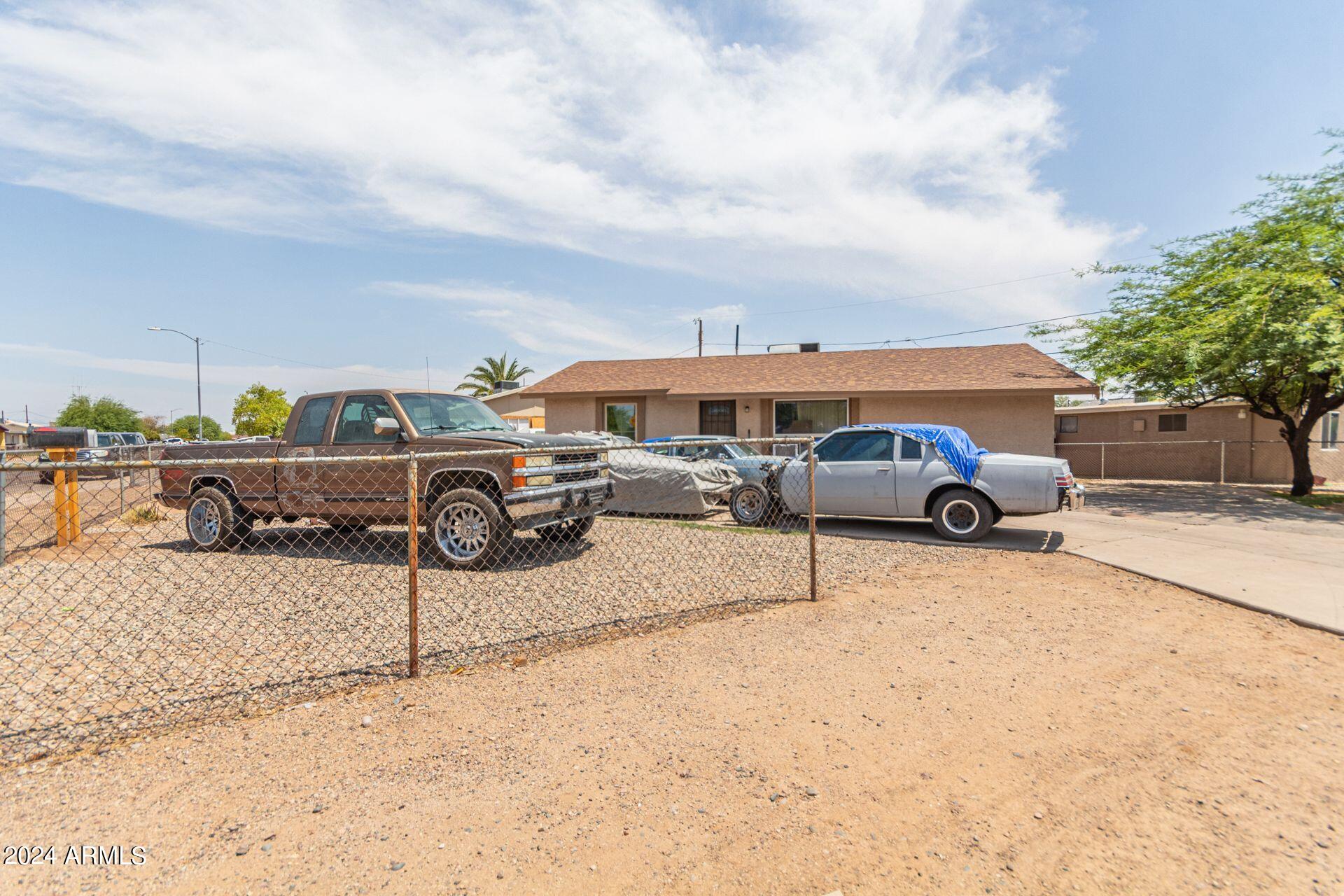 Photo 2 of 22 of 1649 W SONORA Street house