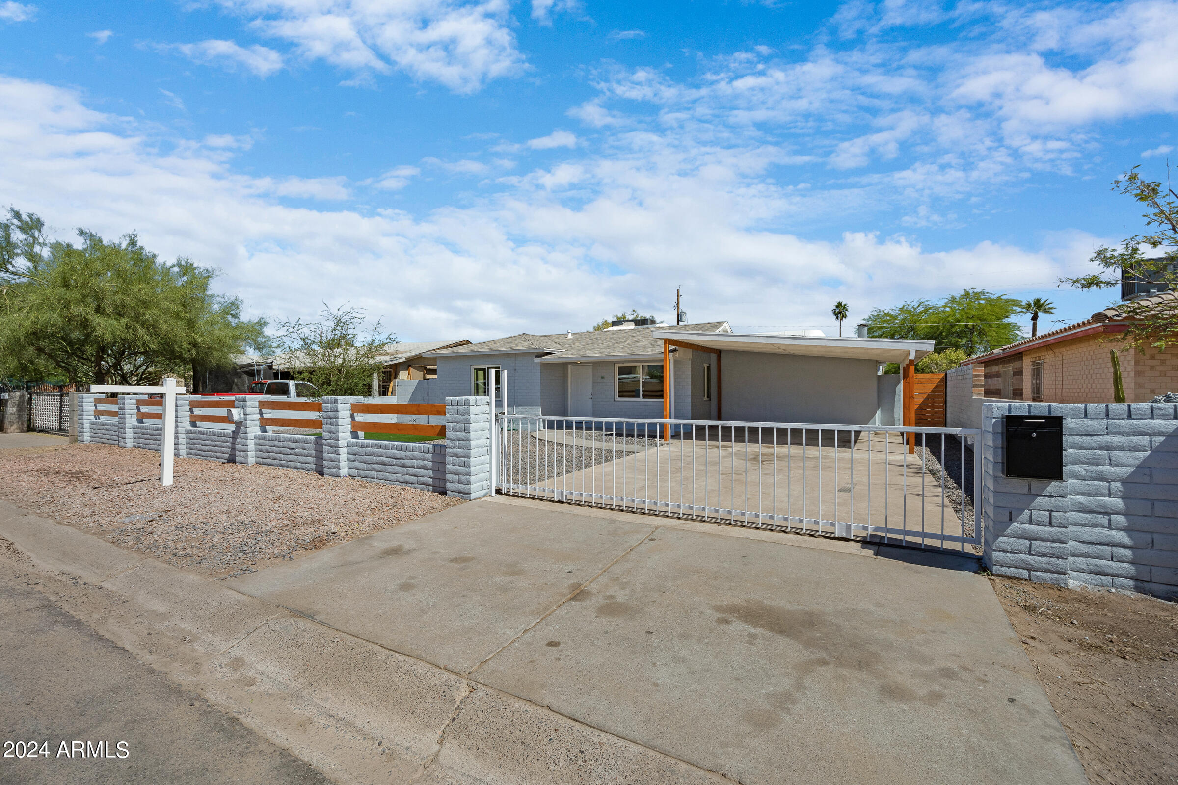 Photo 2 of 34 of 310 W PUEBLO Avenue house