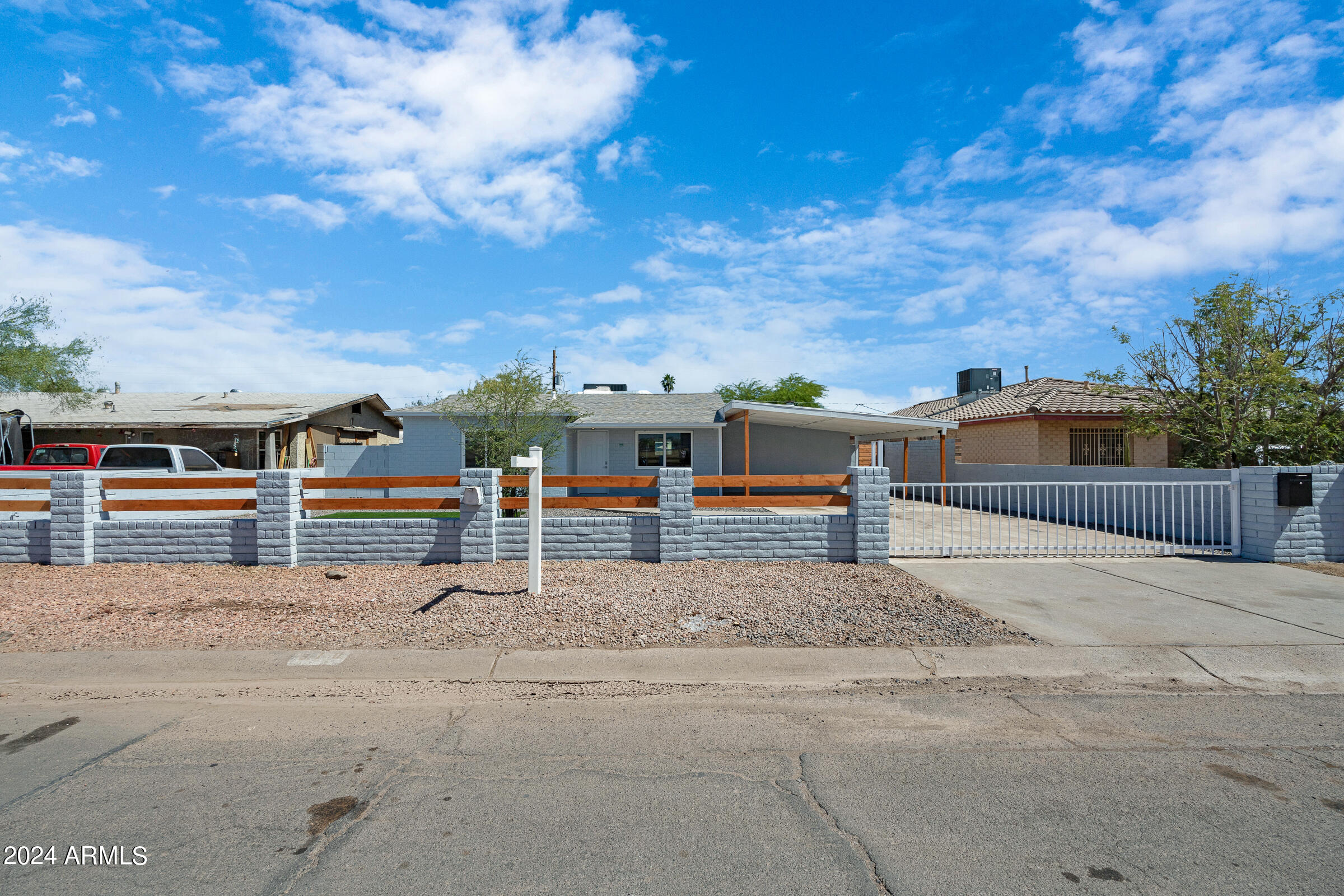 Photo 4 of 34 of 310 W PUEBLO Avenue house