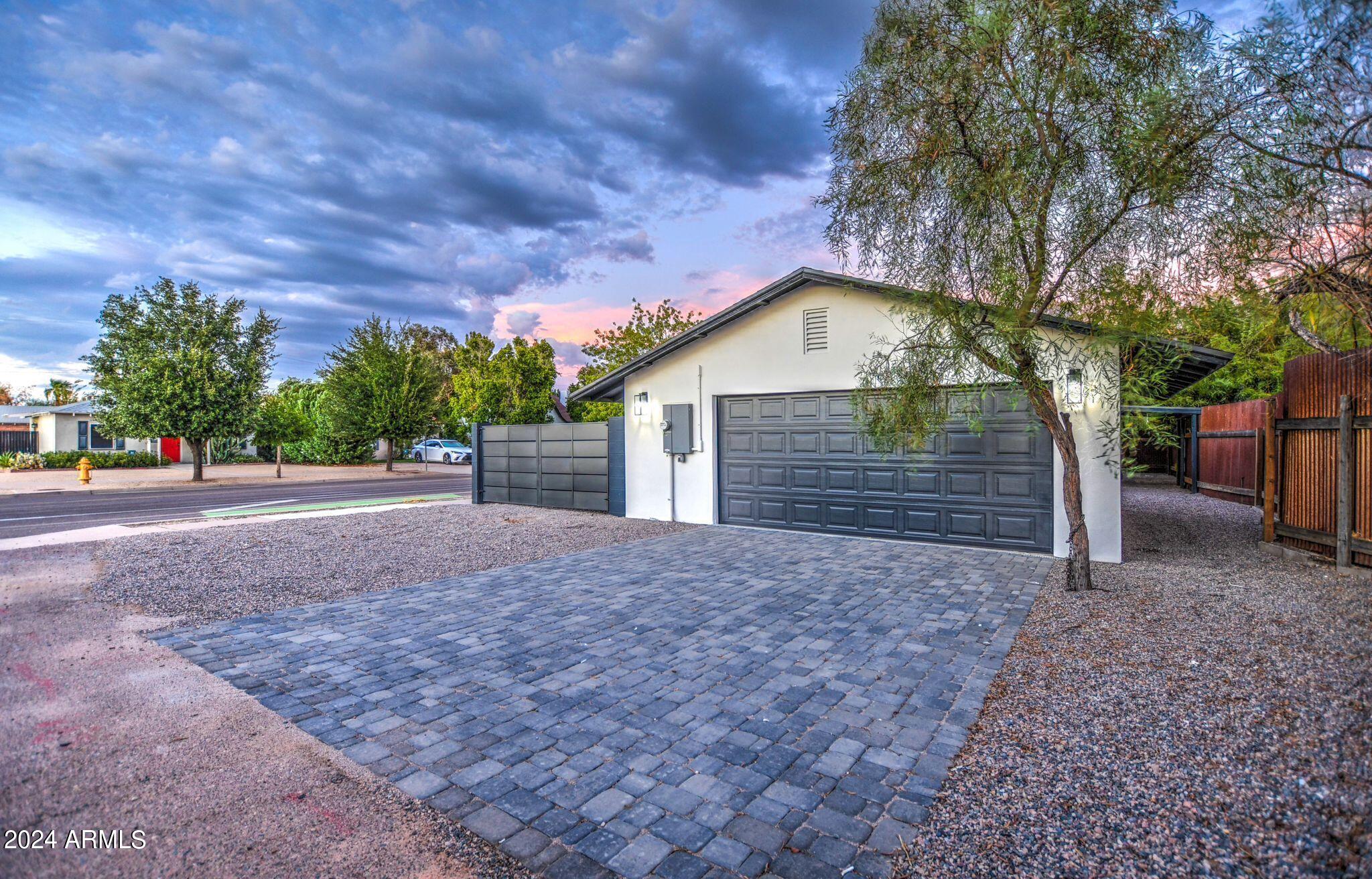 Photo 3 of 20 of 1701 W ENCANTO Boulevard house