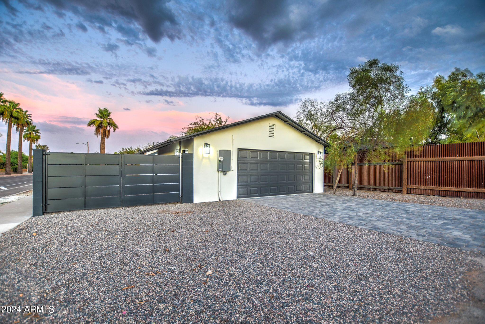 Photo 4 of 20 of 1701 W ENCANTO Boulevard house