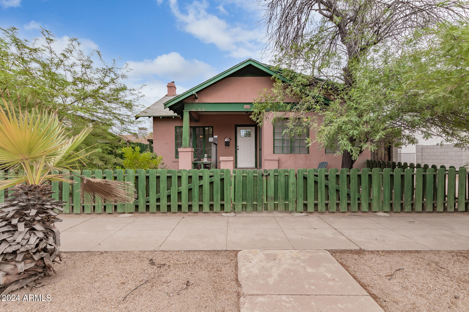 Photo 1 of 26 of 1009 W ROOSEVELT Street house