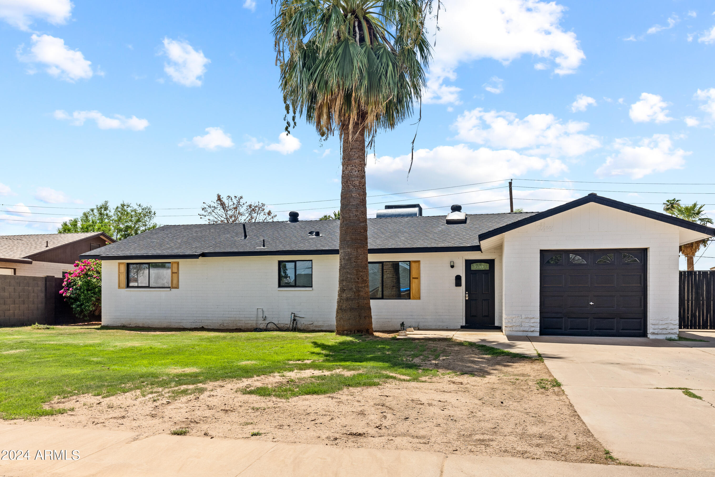 Photo 2 of 16 of 6801 W CAMPBELL Avenue house