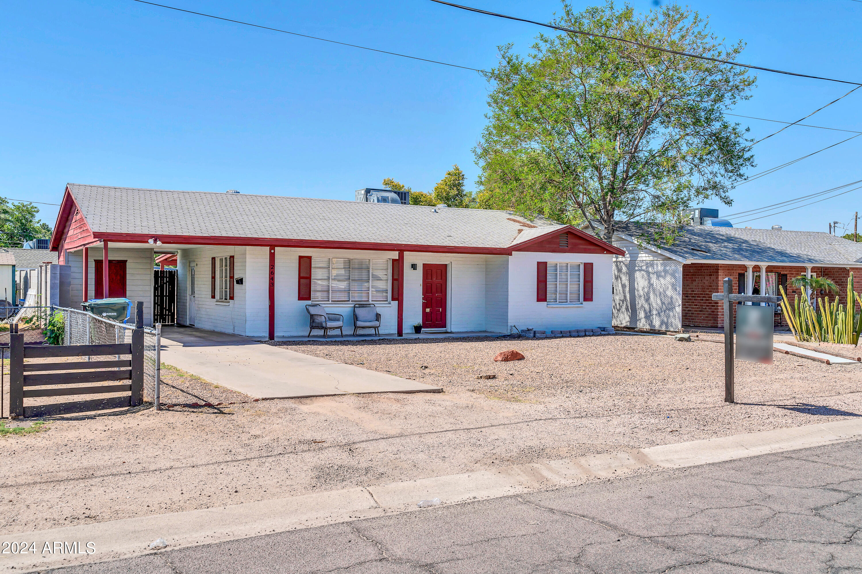 Photo 2 of 31 of 2643 E Clarendon Avenue house