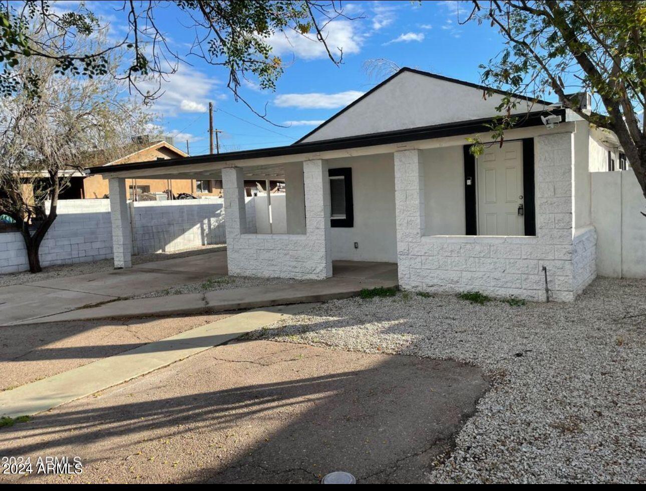 Photo 3 of 11 of 2435 W Papago St Street house