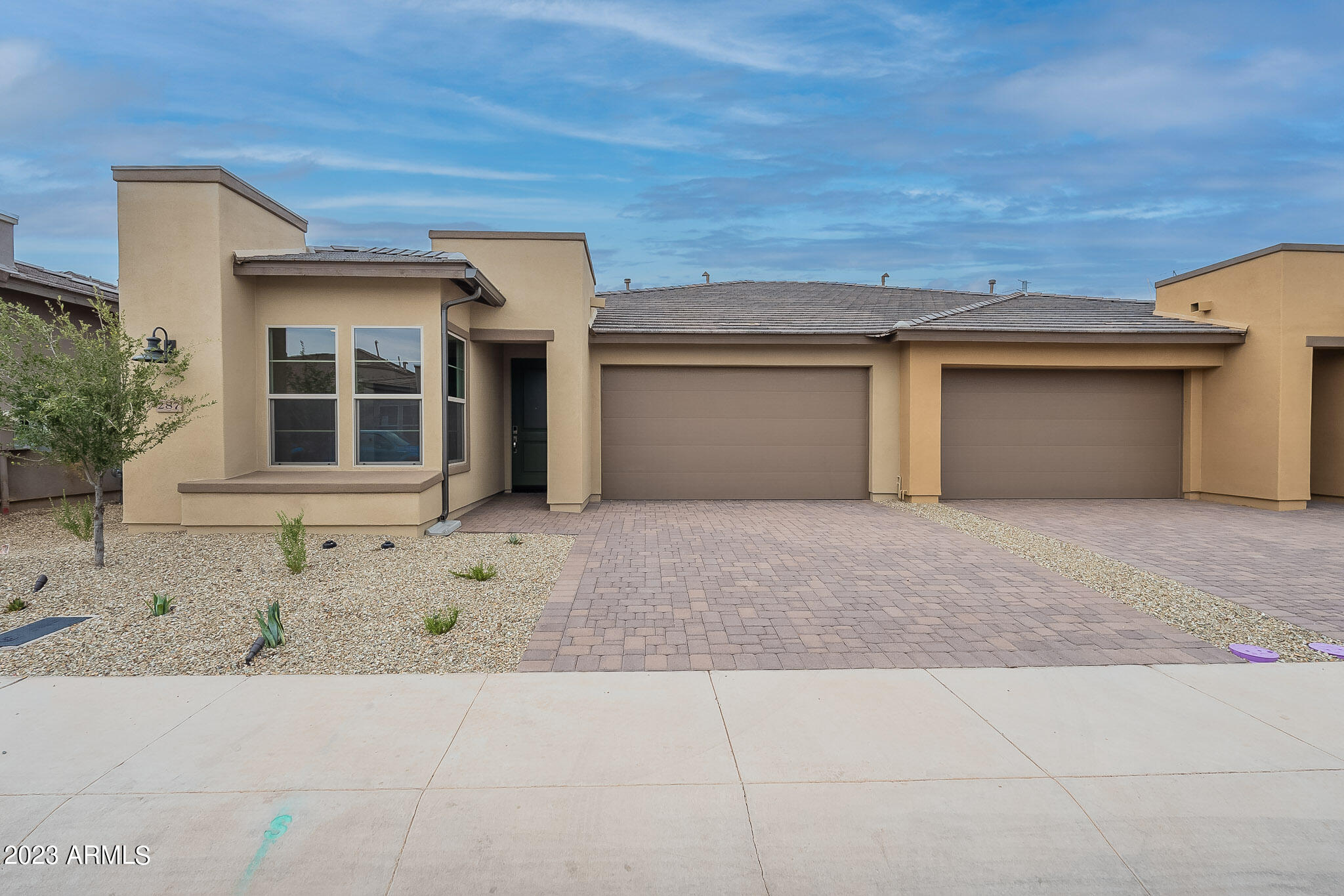 Photo 2 of 35 of 287 E CITRUS HOLLOW Way townhome