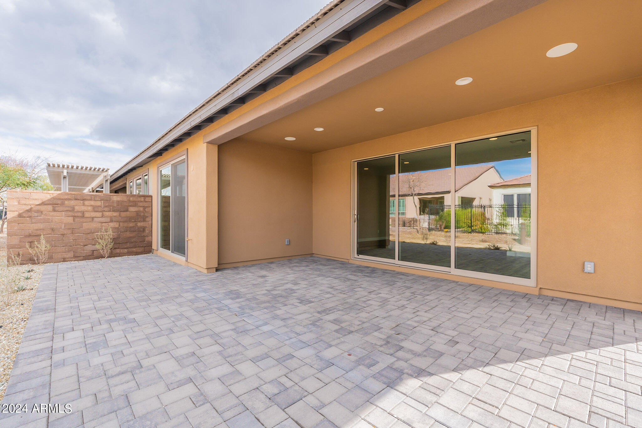 Photo 4 of 35 of 264 E CITRUS HOLLOW Way townhome