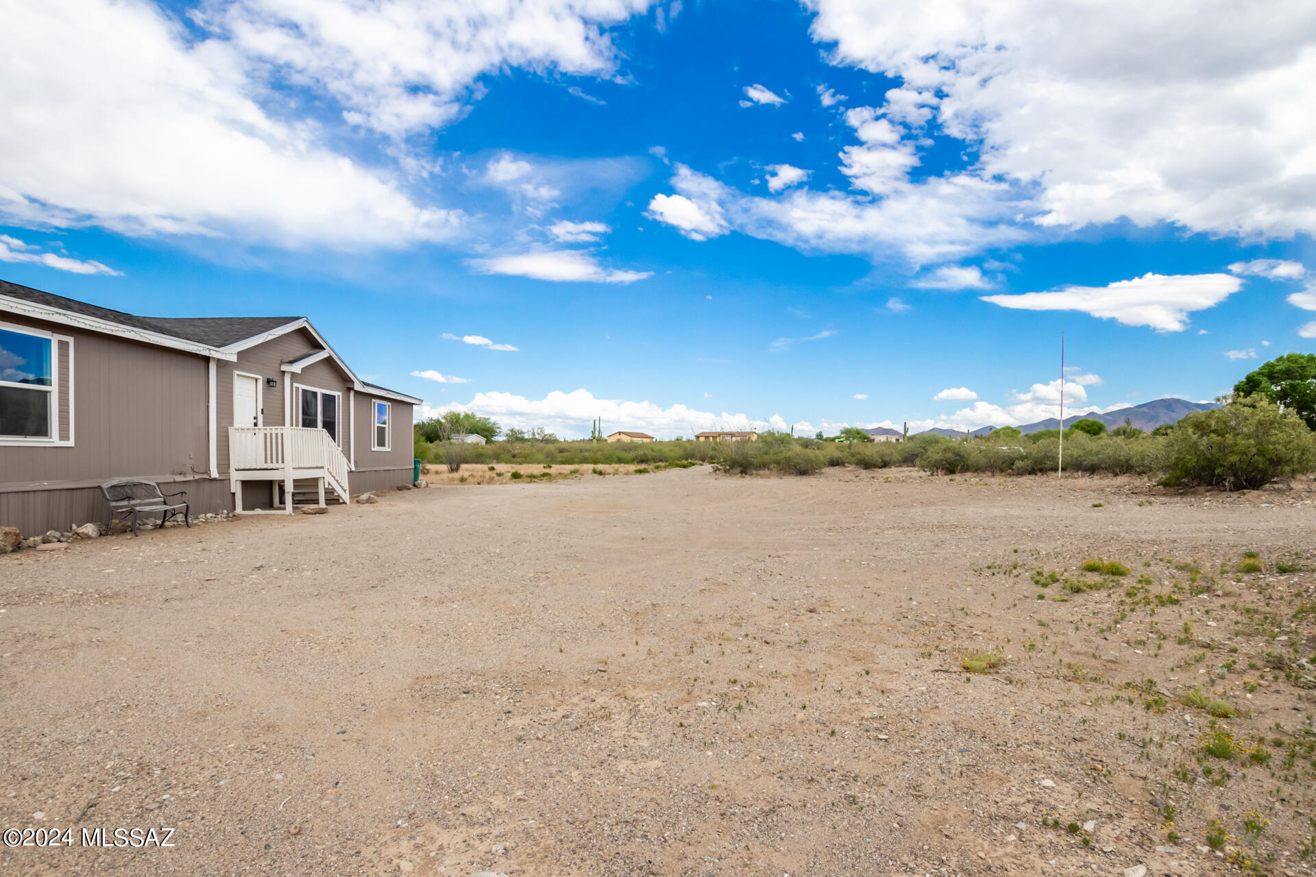 Photo 3 of 28 of 16760 S Sycamore Run Lane mobile home