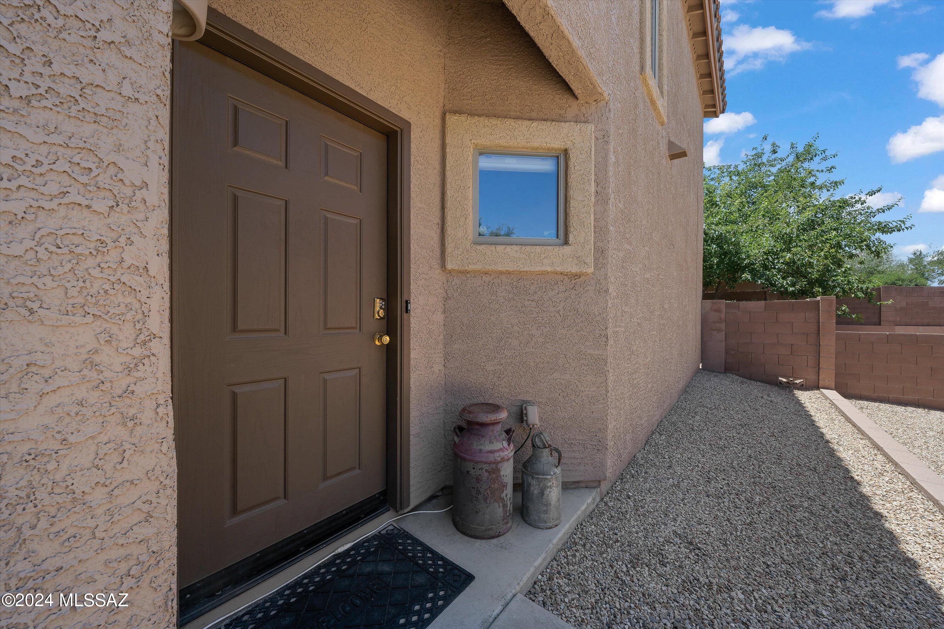 Photo 6 of 50 of 1042 E Mount Shibell Drive house