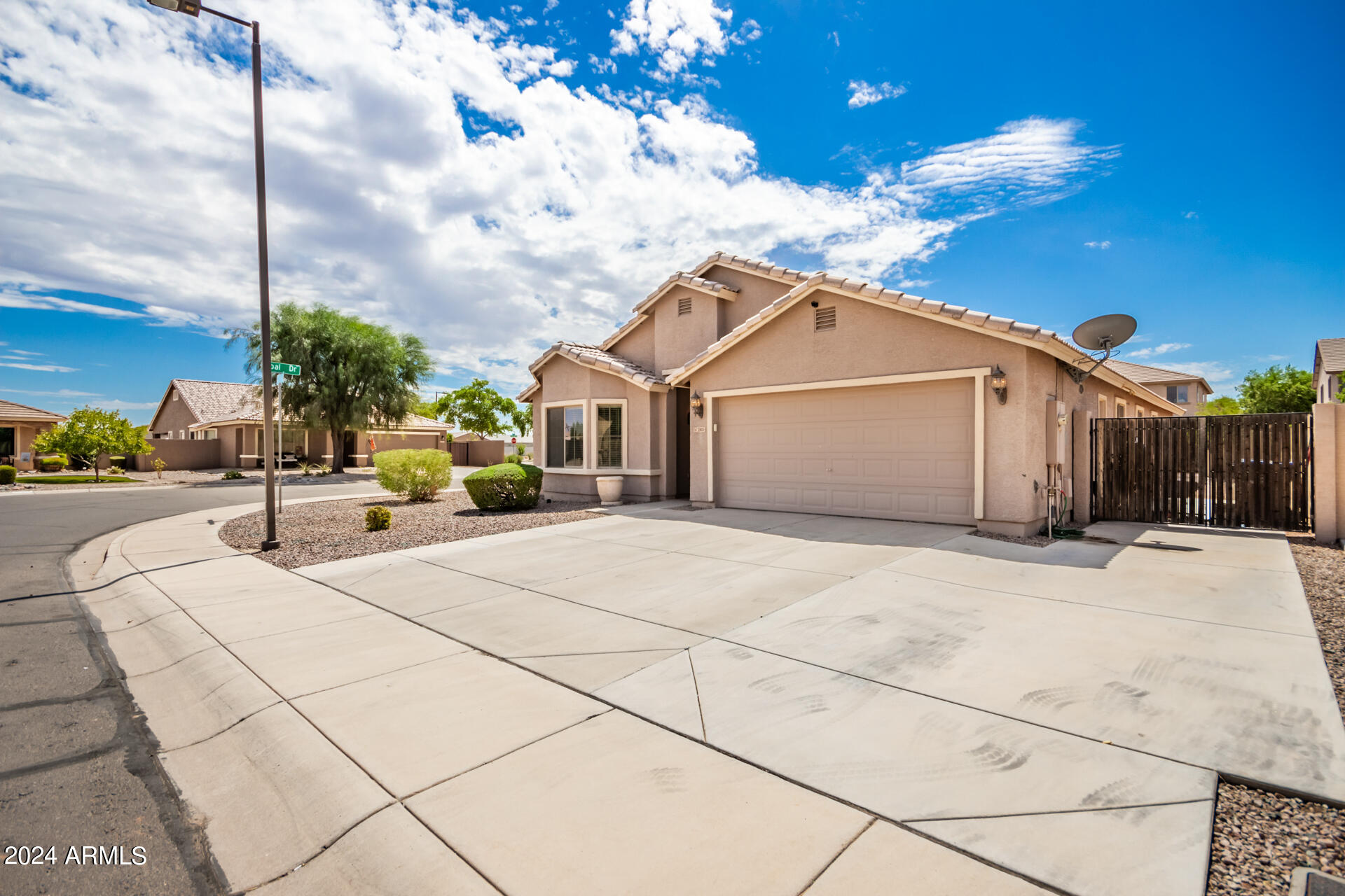 Photo 6 of 40 of 2805 E DESERT ROSE Trail house