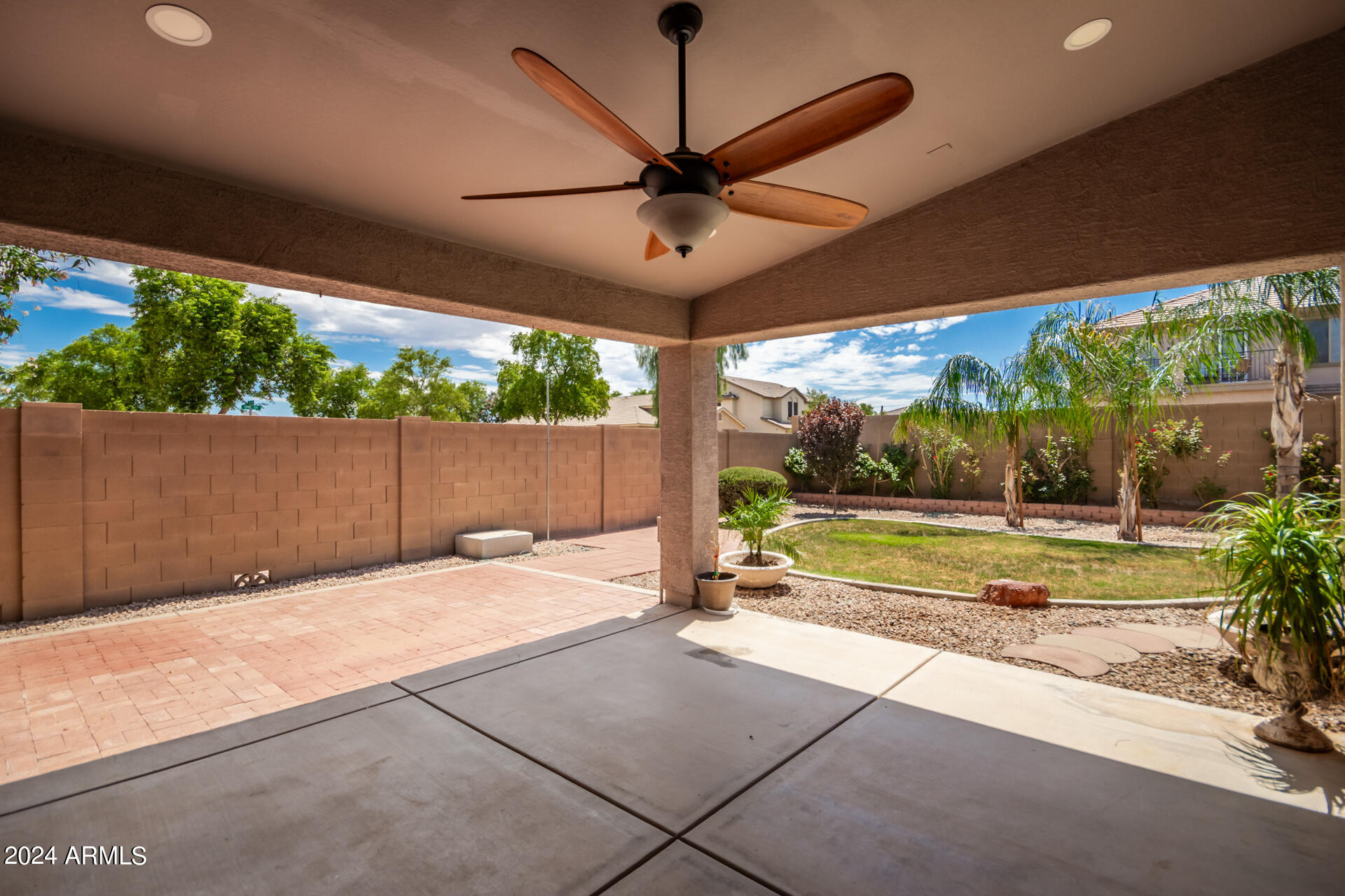 Photo 7 of 40 of 2805 E DESERT ROSE Trail house