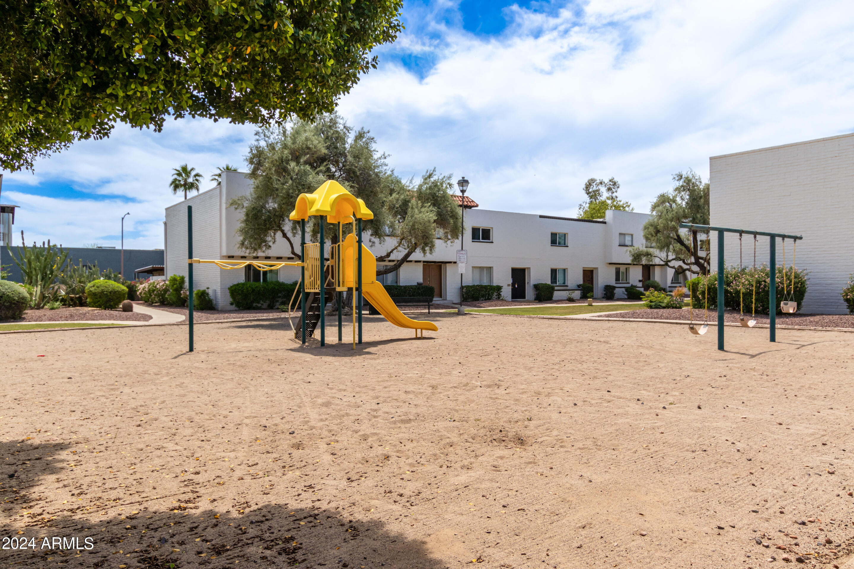 Photo 5 of 16 of 7647 E MONTECITO Avenue townhome