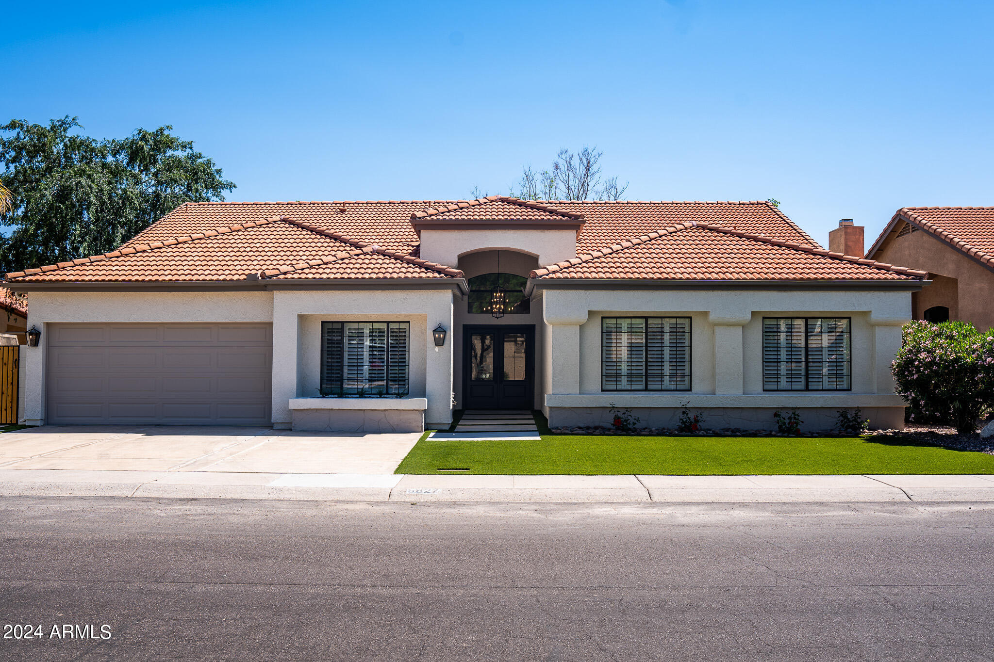 Photo 2 of 40 of 5827 E AIRE LIBRE Avenue house