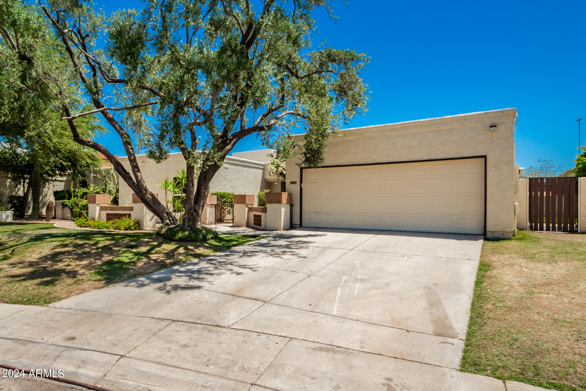 Photo 6 of 51 of 9007 N 87TH Way townhome