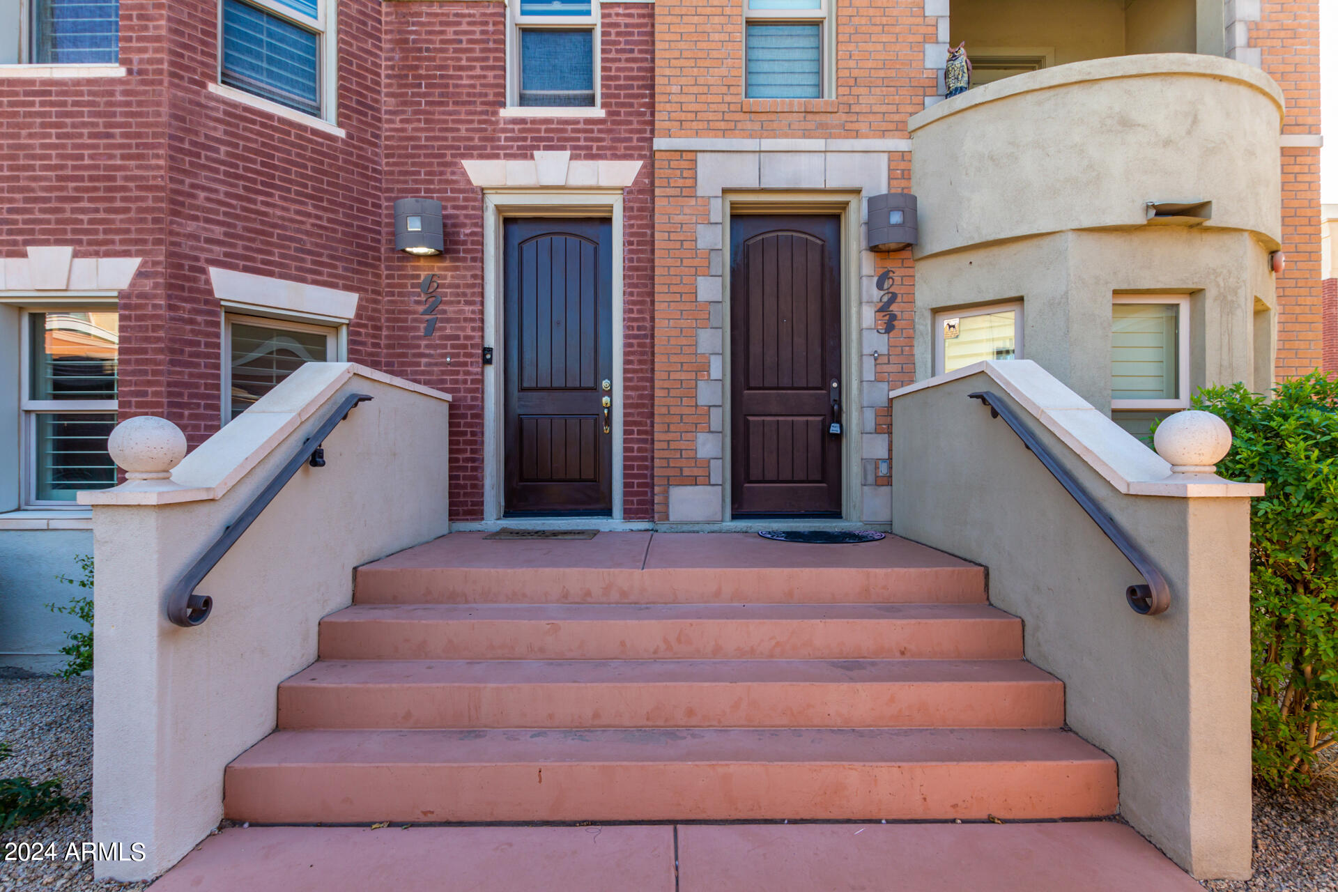 Photo 3 of 40 of 621 S ROOSEVELT Street townhome