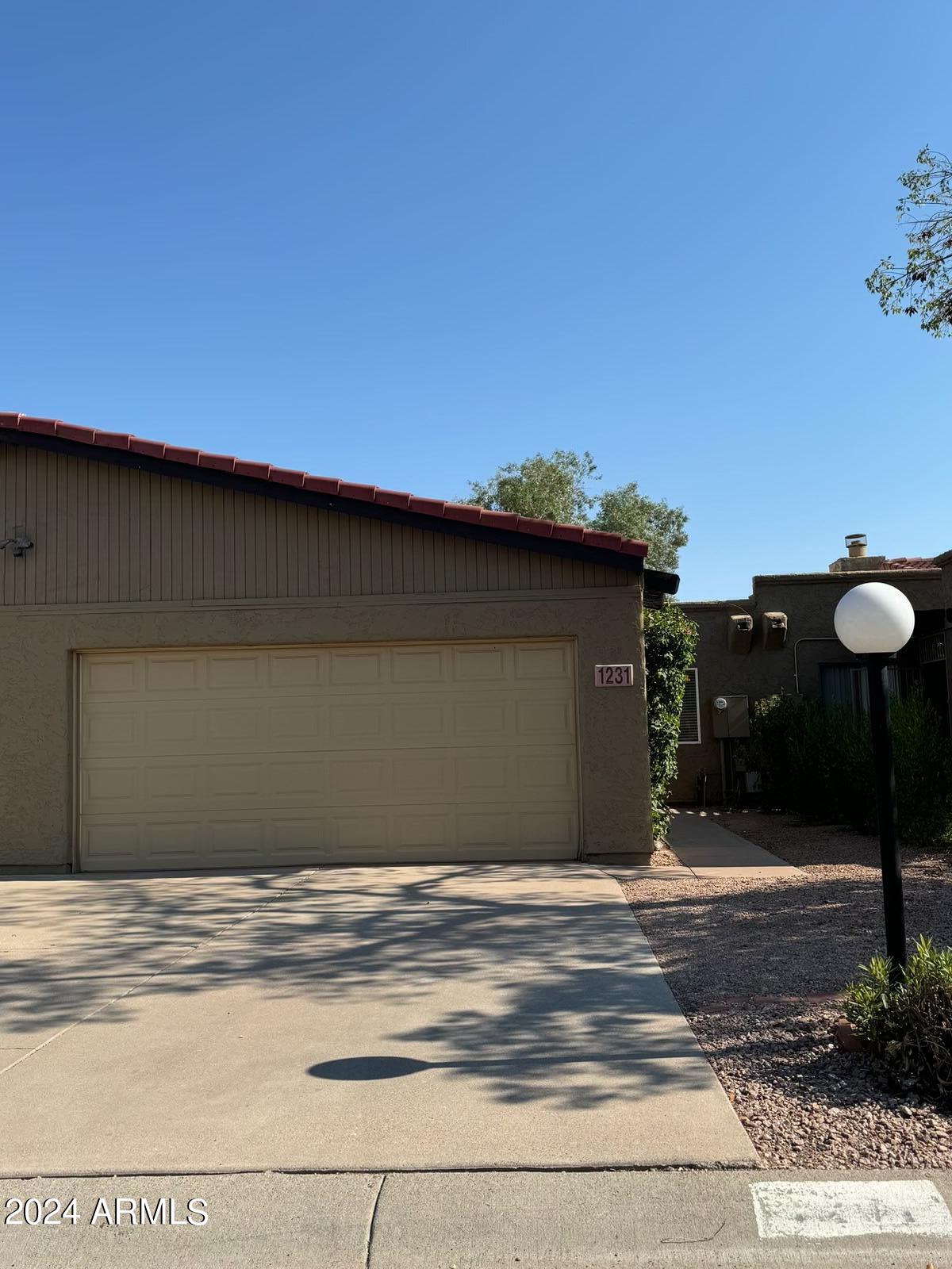 Photo 1 of 4 of 1231 E BLUEBELL Lane townhome