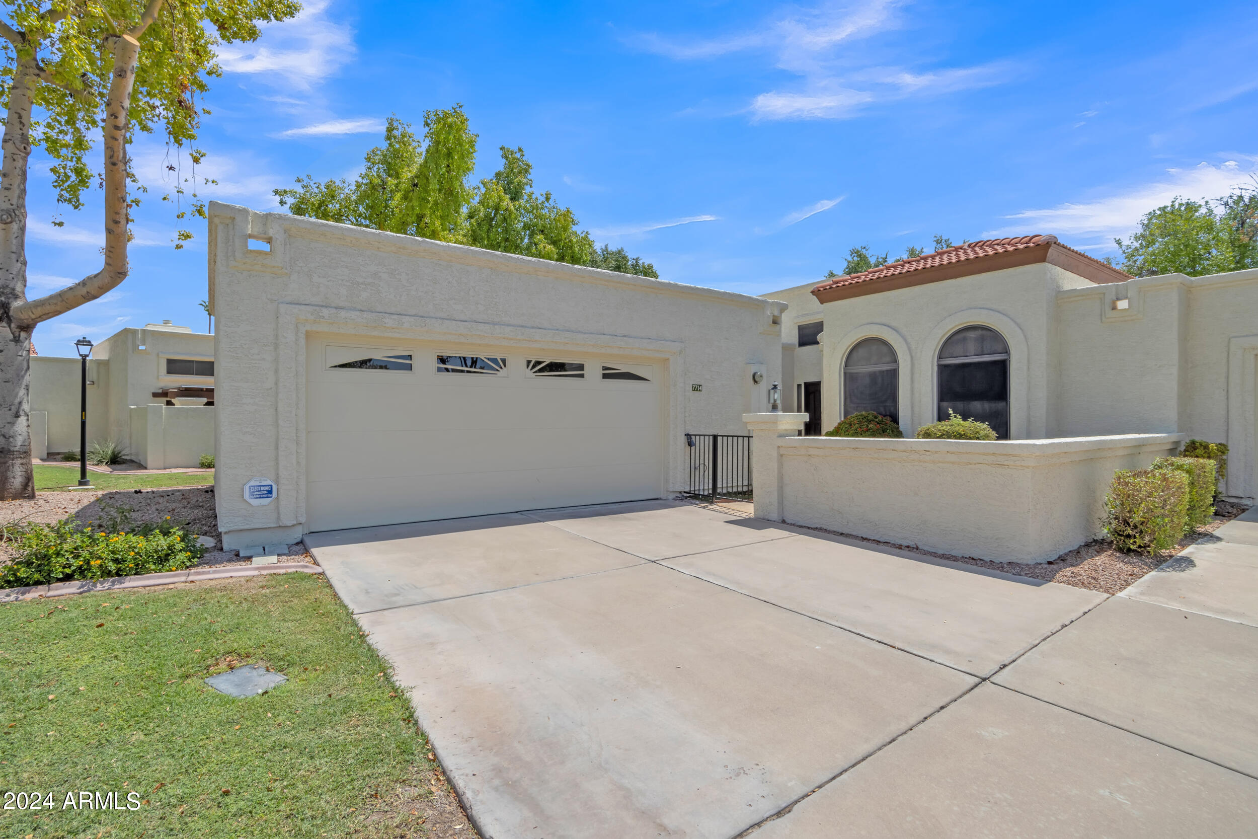 Photo 3 of 37 of 7714 S TAYLOR Drive townhome