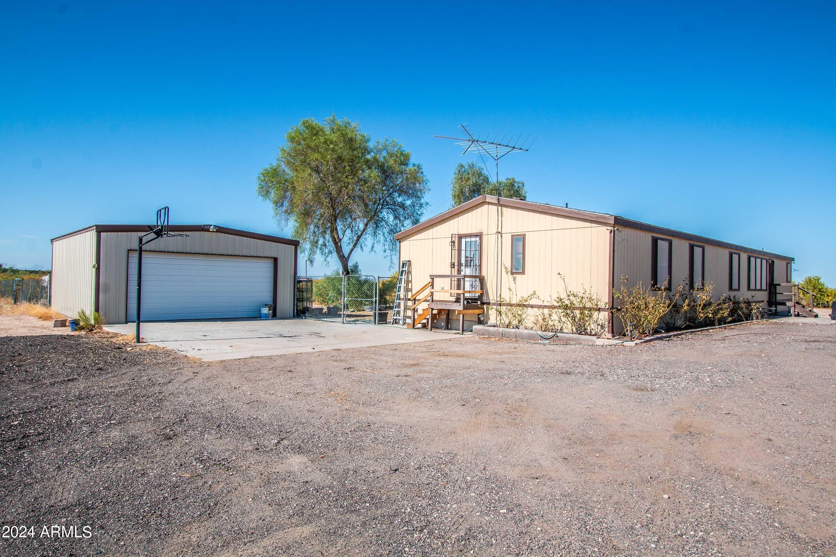 Photo 4 of 28 of 34417 W Lower Buckeye Road mobile home