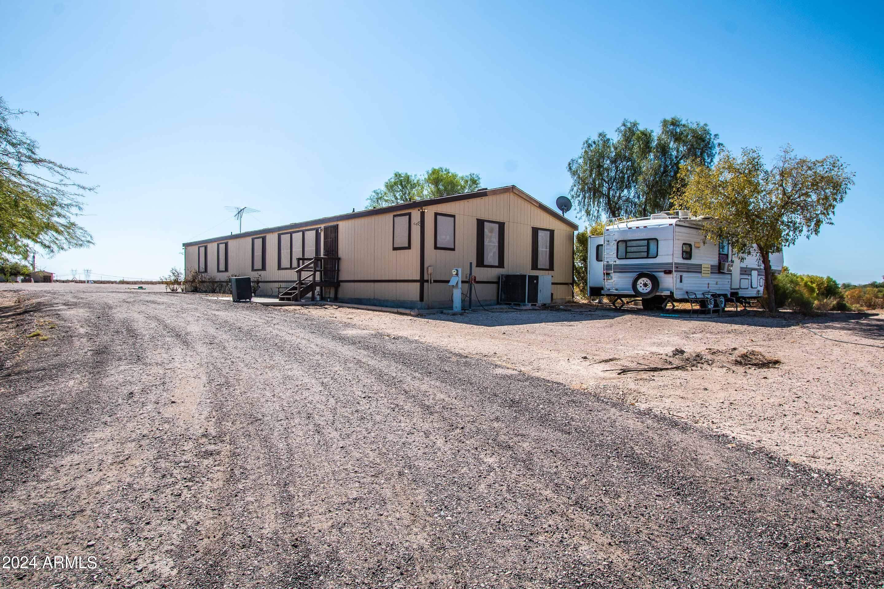 Photo 5 of 28 of 34417 W Lower Buckeye Road mobile home