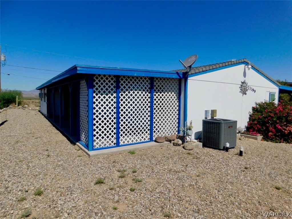 Photo 9 of 45 of 13399 S Alturas Road mobile home