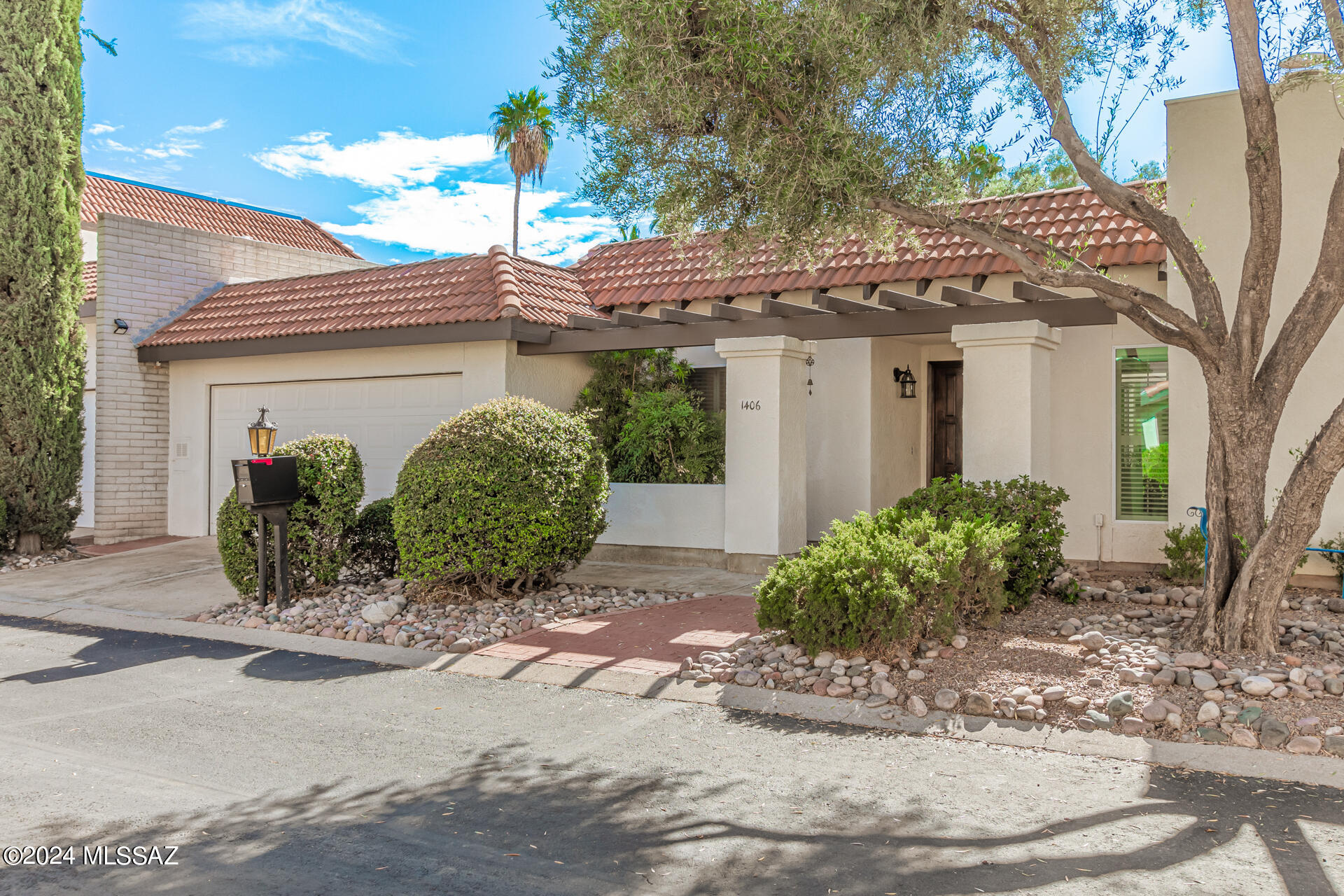 Photo 5 of 45 of 1406 N Via Ronda Oeste townhome