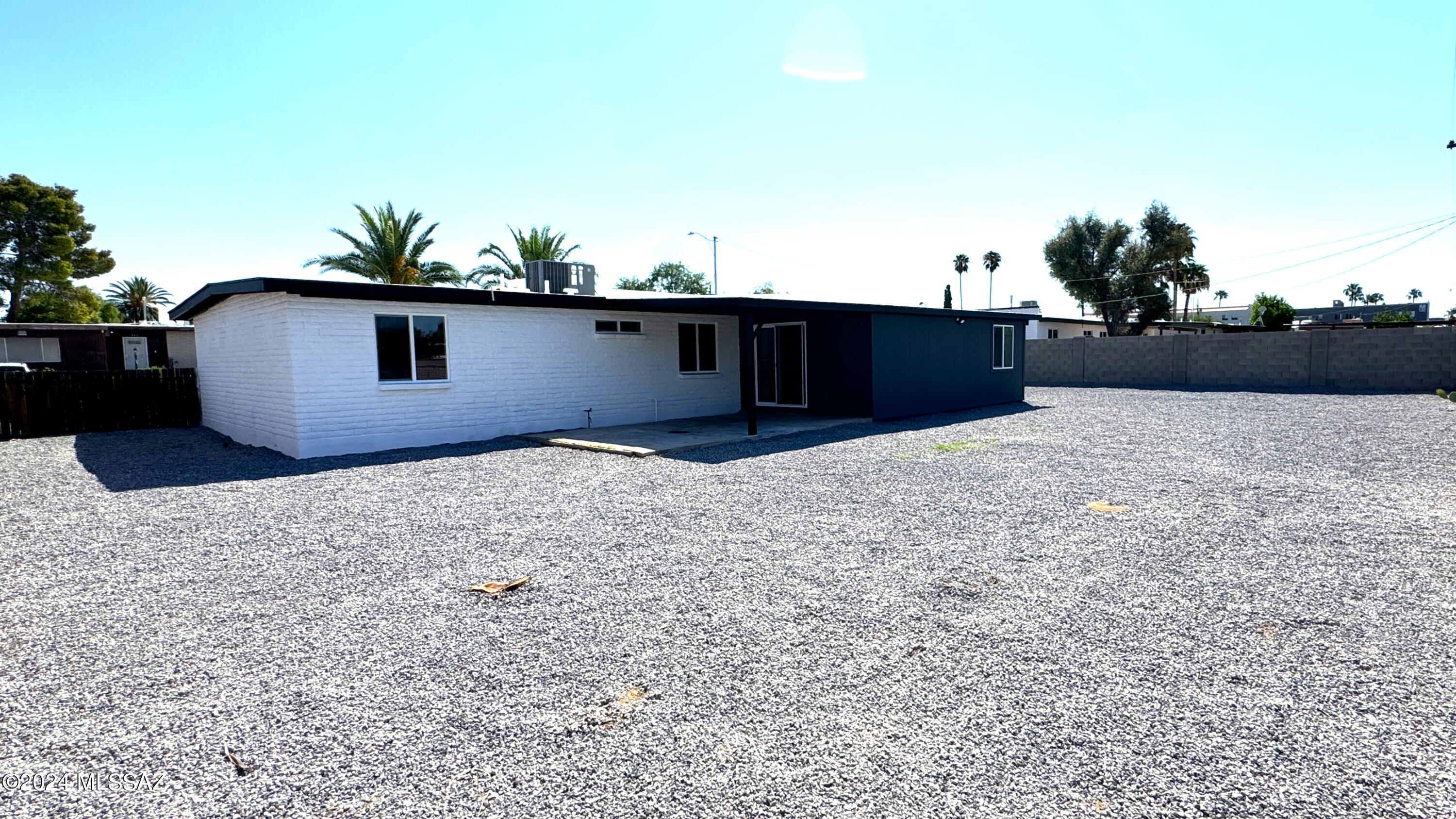 Photo 14 of 15 of 924 S Elmerita Avenue house