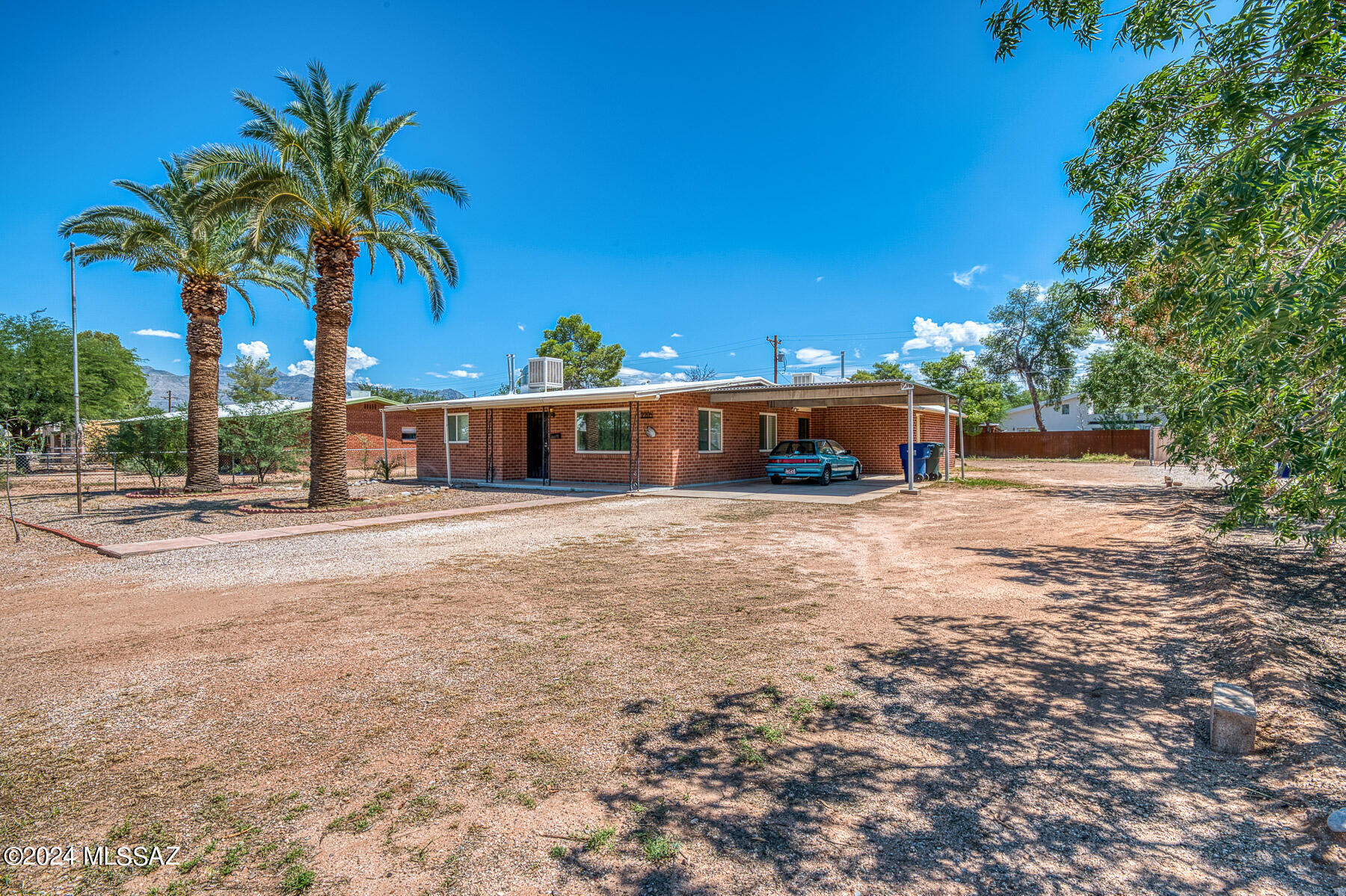 Photo 1 of 21 of 2204 N Sycamore Boulevard house