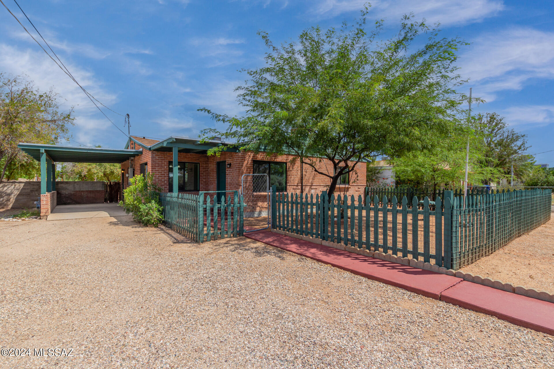 Photo 1 of 25 of 912 N Rosemont Boulevard house