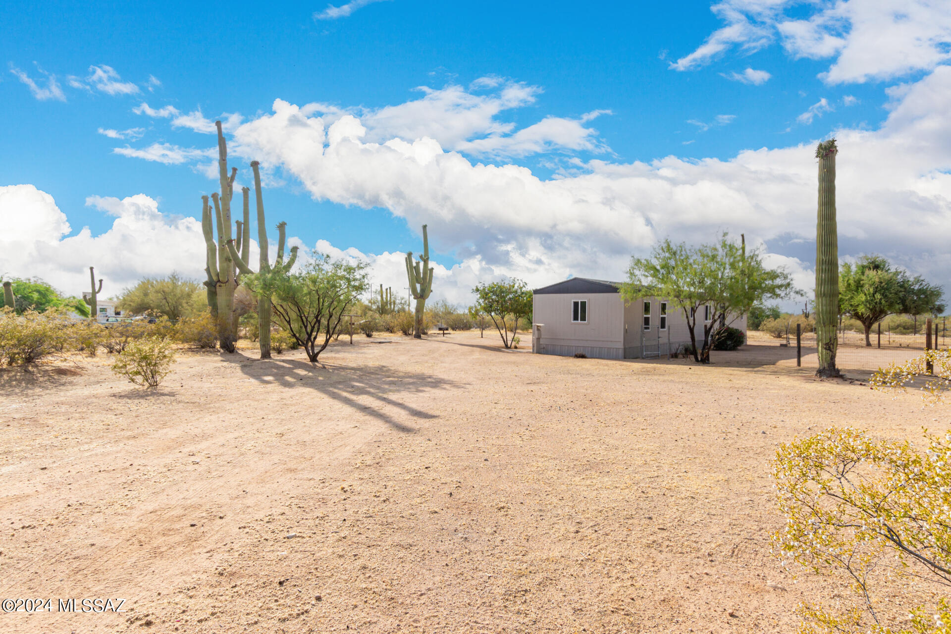 Photo 5 of 32 of 11601 W Ina Road mobile home