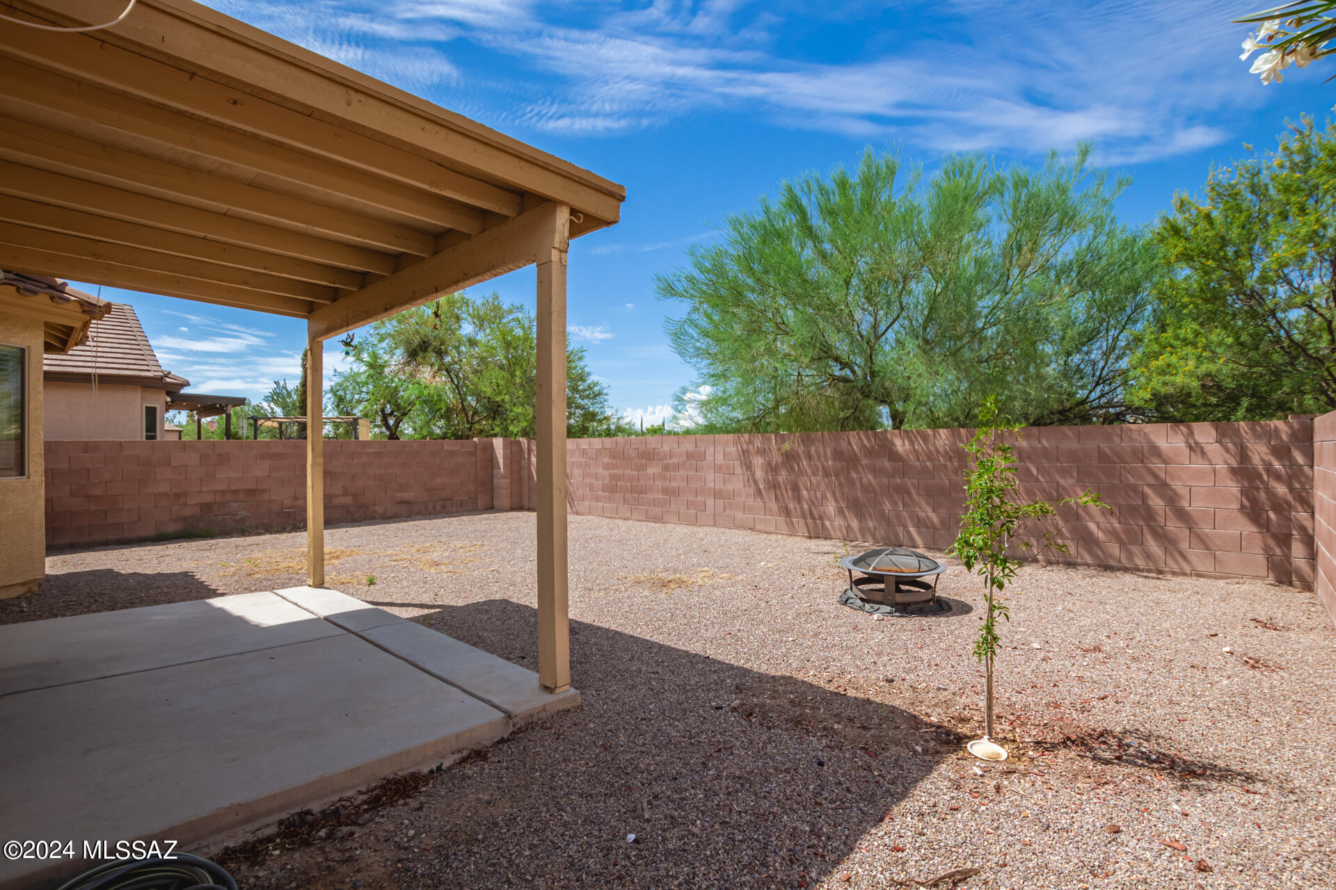 Photo 26 of 28 of 2960 S Pantano Edge Drive house