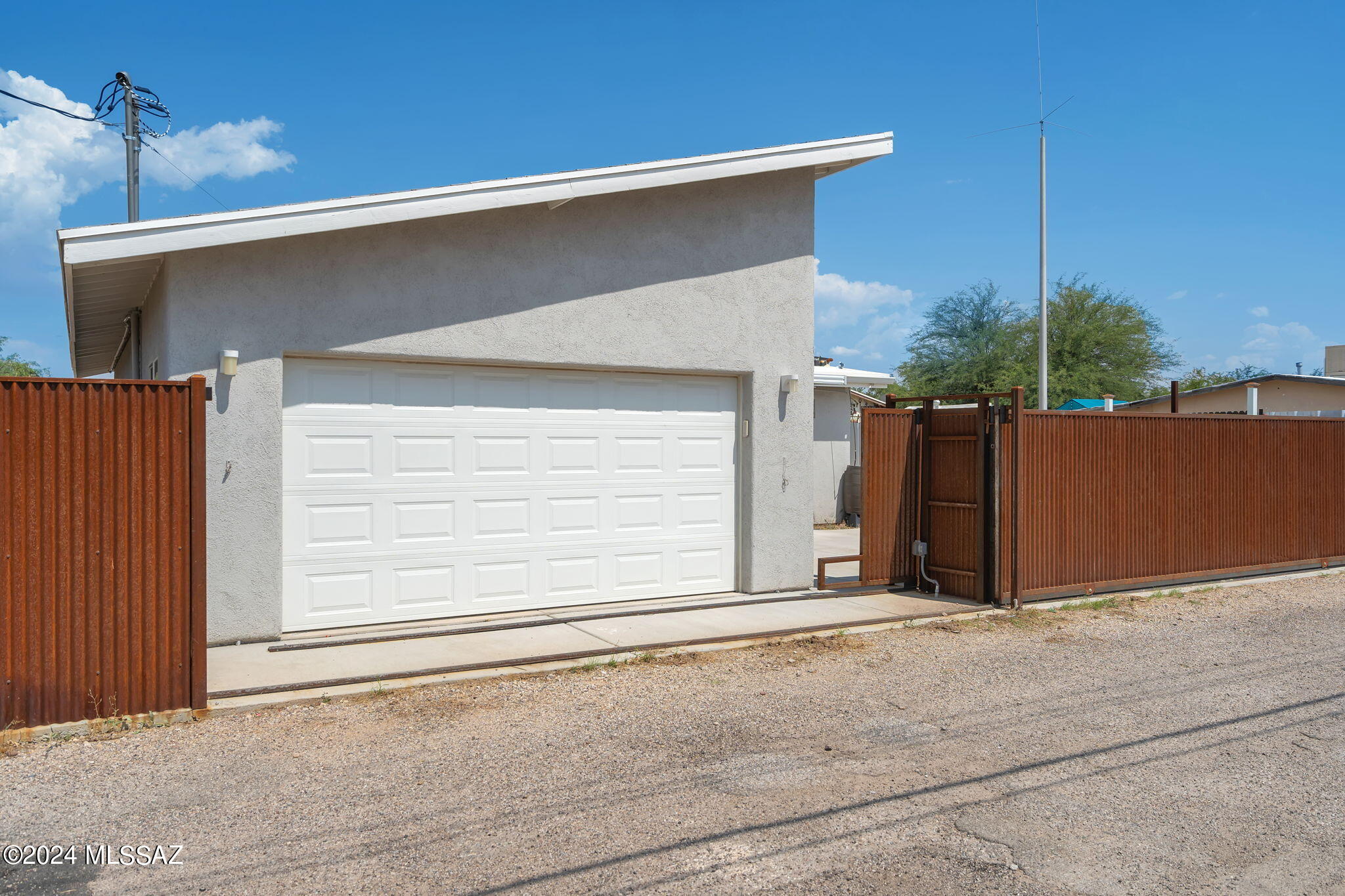 Photo 2 of 36 of 3418 E Fort Lowell Road house