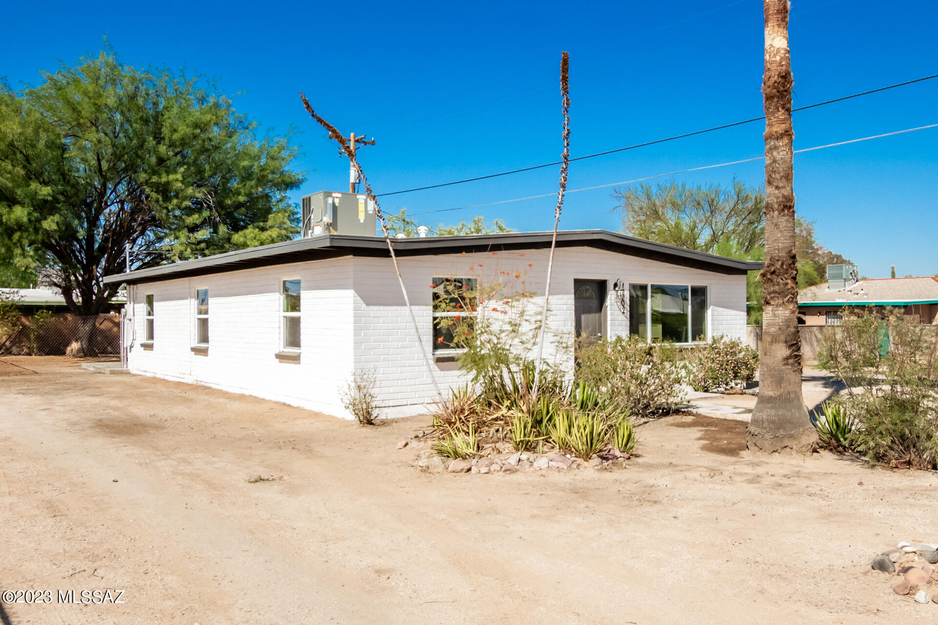 Photo 4 of 31 of 1502 S Jefferson Avenue house