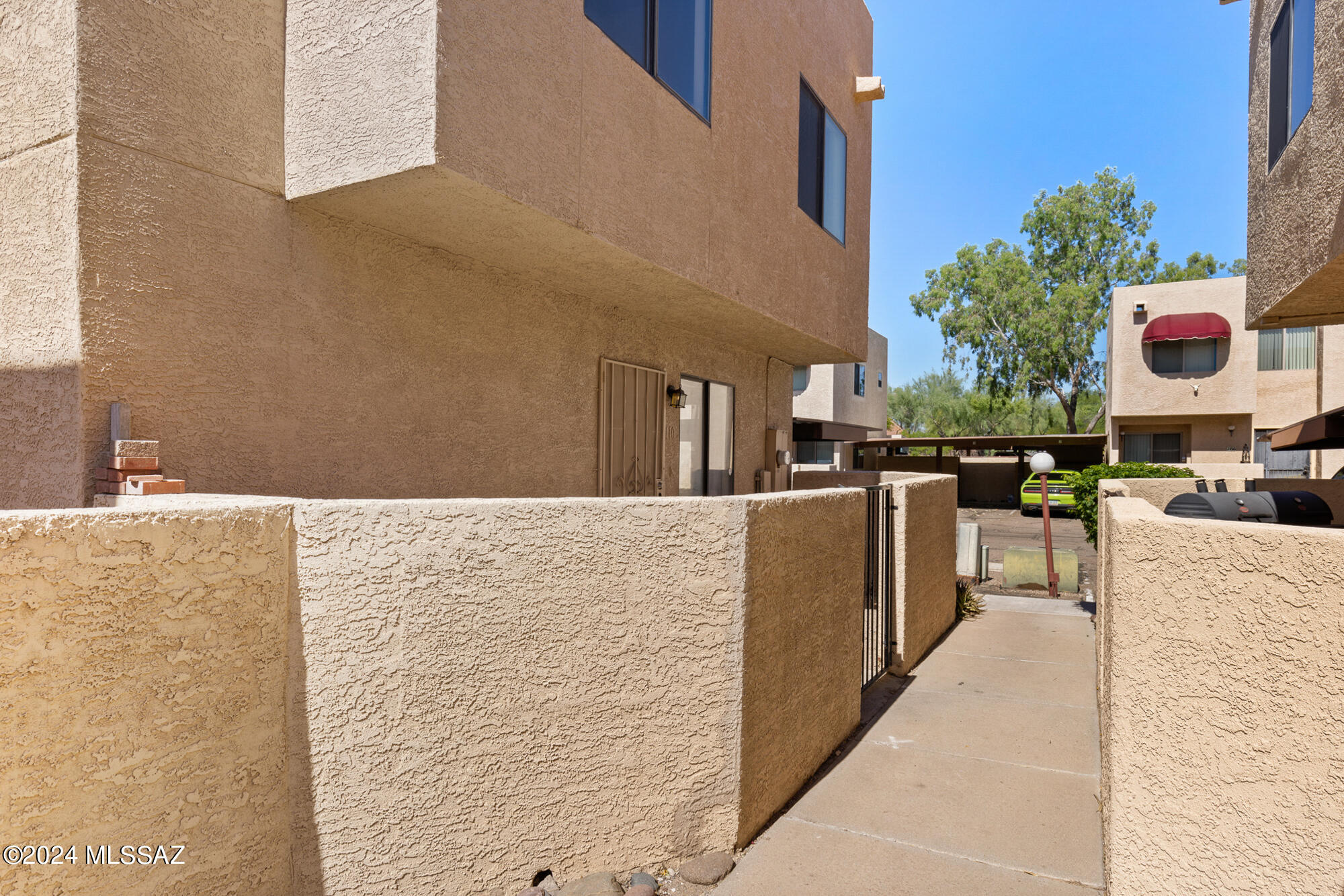 Photo 4 of 32 of 110 E Pastime Road townhome