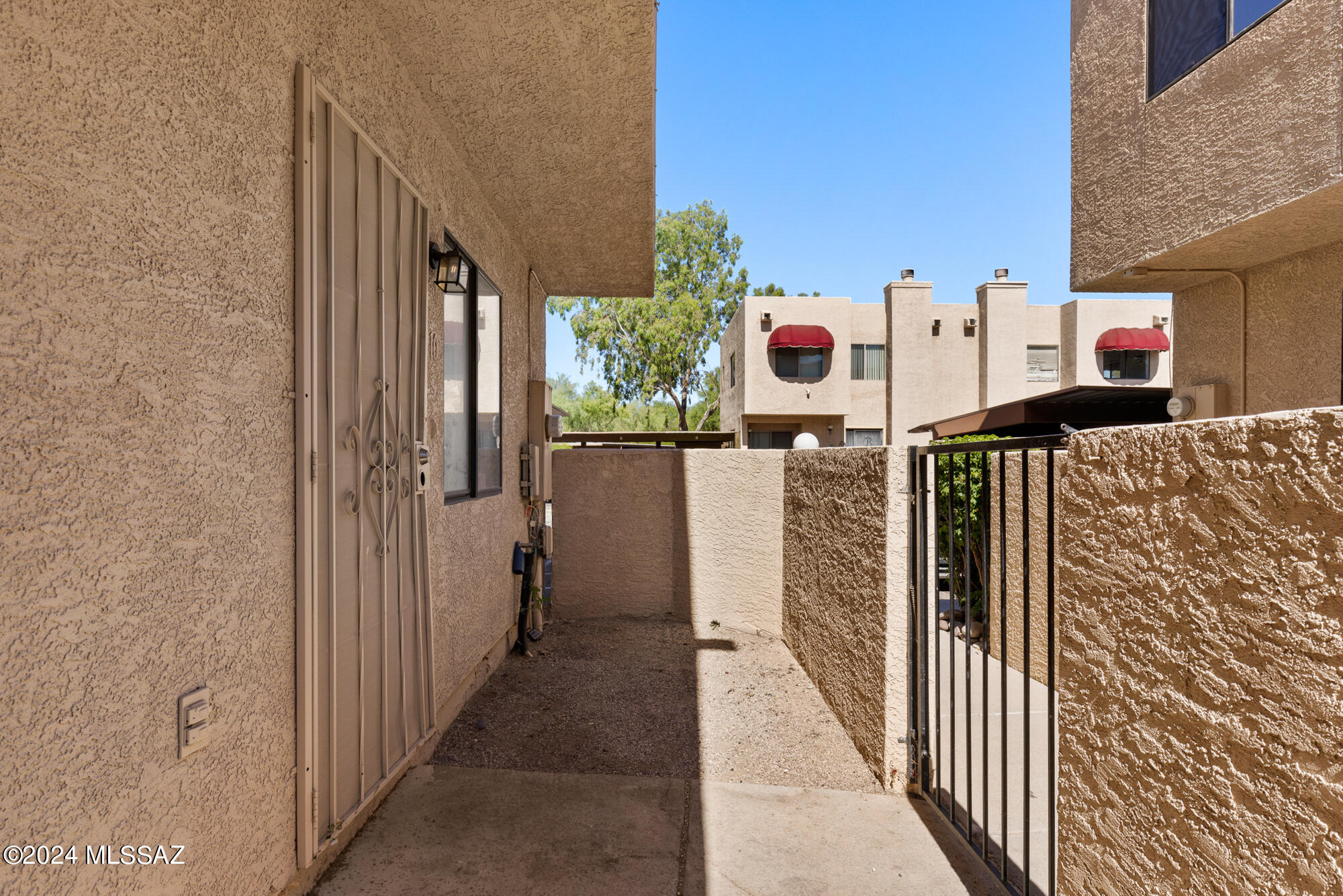 Photo 5 of 32 of 110 E Pastime Road townhome