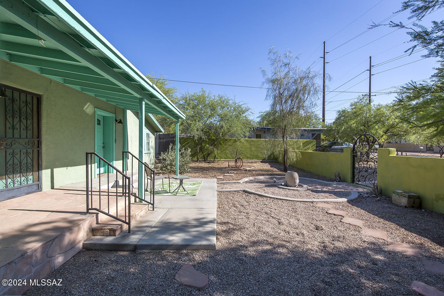 Photo 18 of 23 of 946 N 11th Avenue house