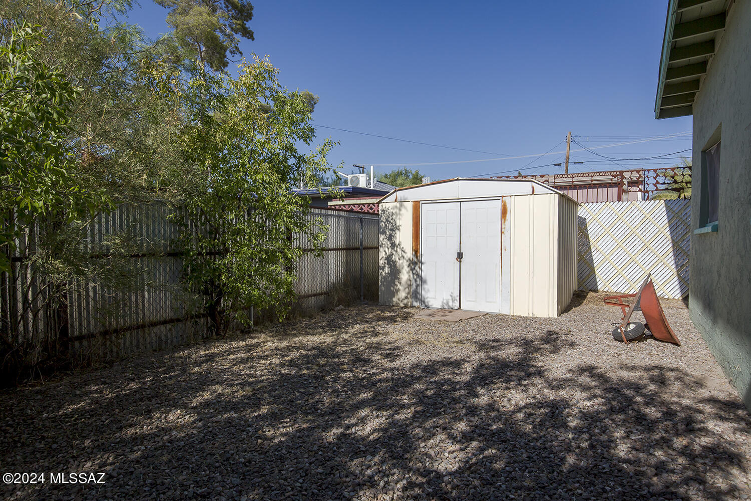 Photo 19 of 23 of 946 N 11th Avenue house