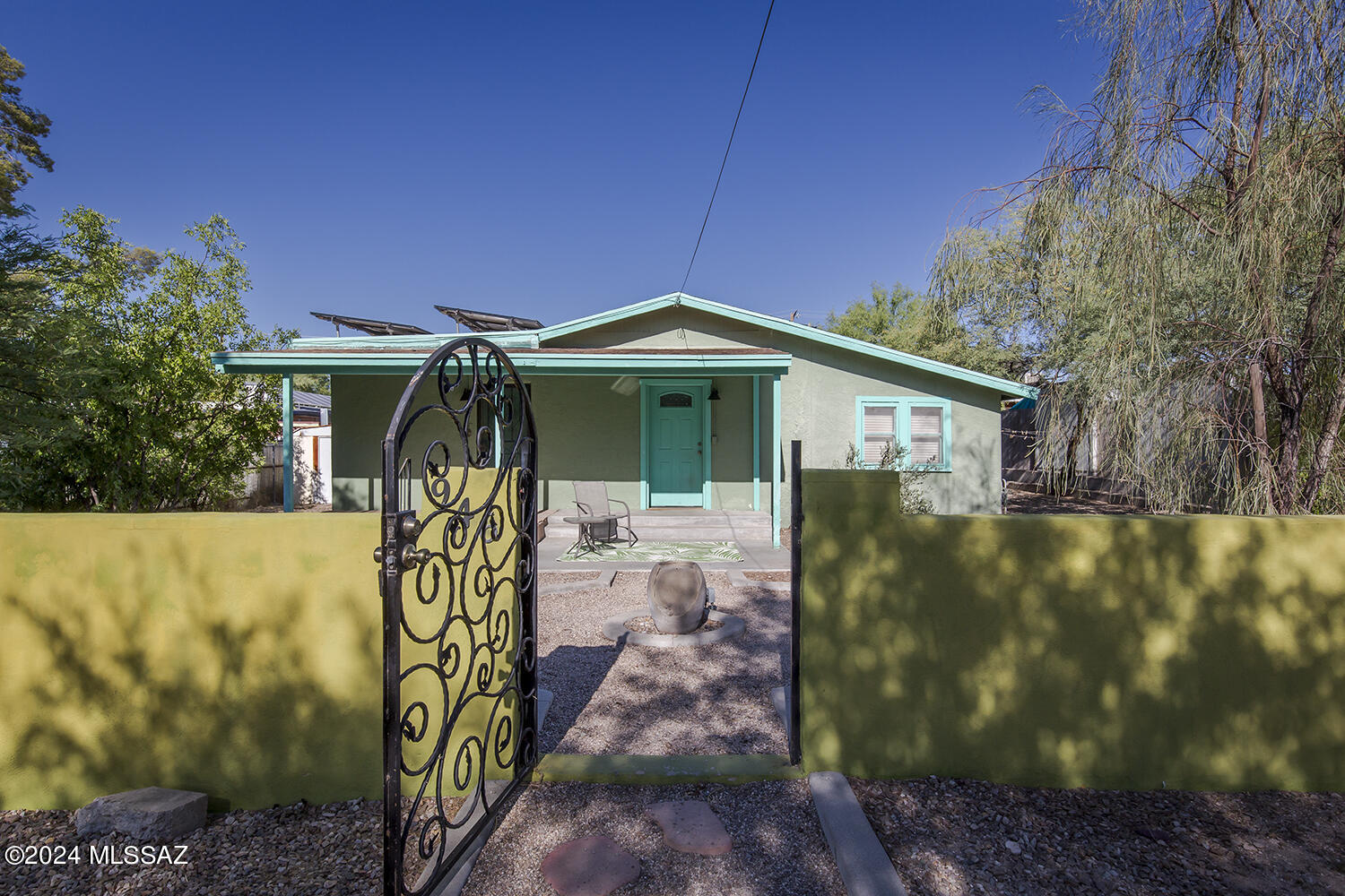 Photo 2 of 23 of 946 N 11th Avenue house