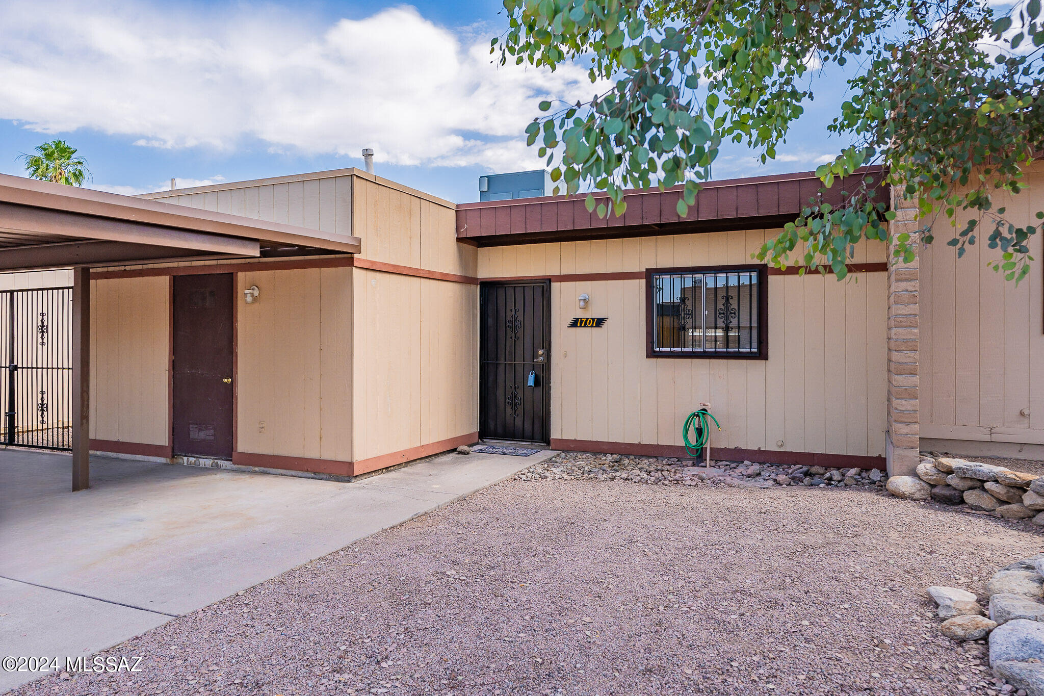 Photo 2 of 34 of 1701 W Calle Del Rey townhome