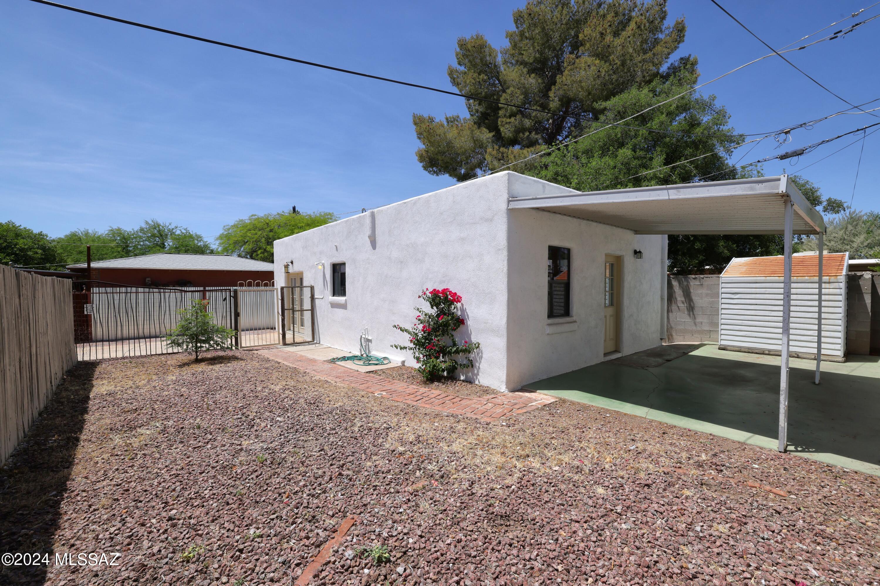 Photo 19 of 41 of 215 N Tucson Boulevard house