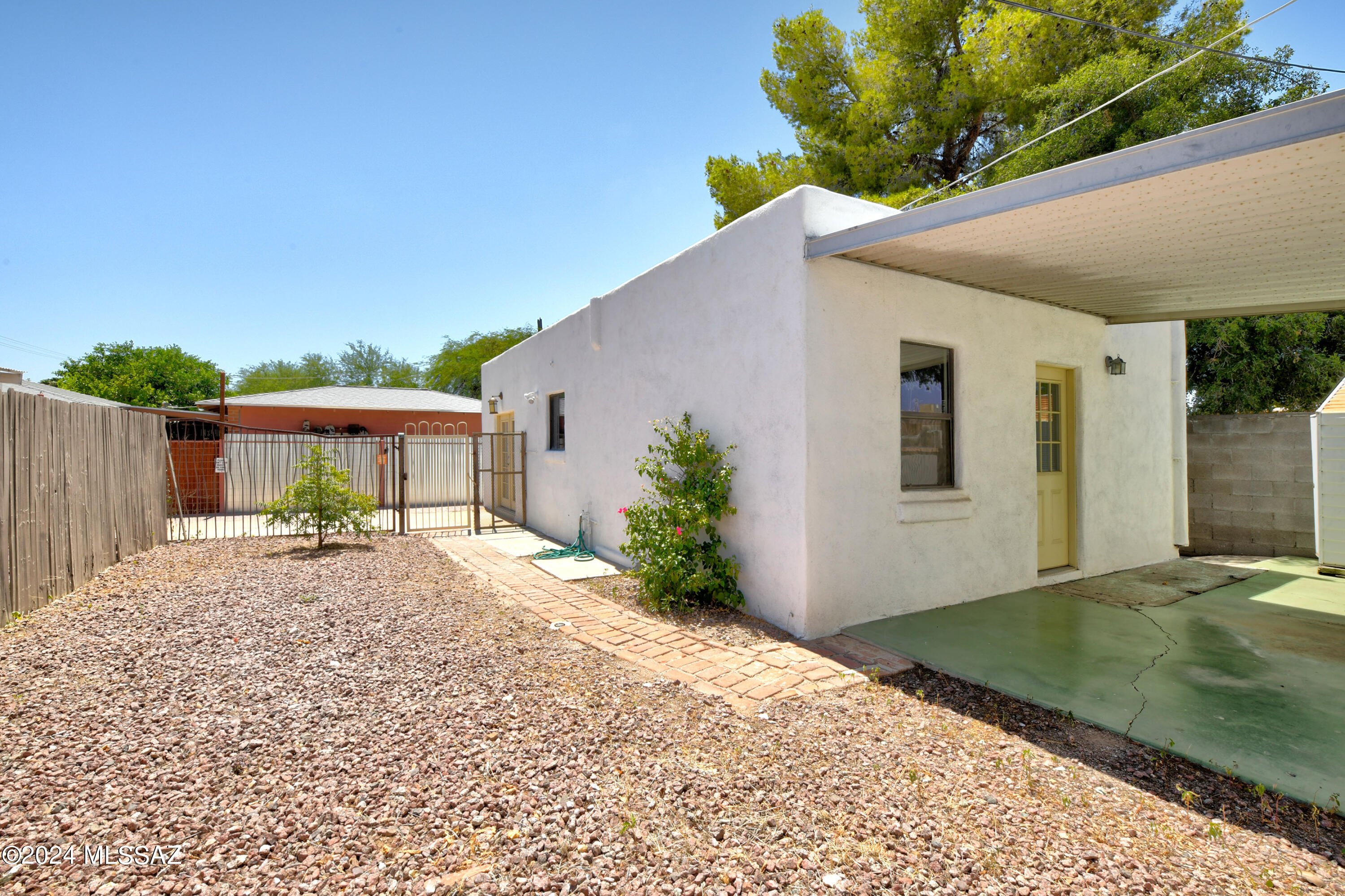 Photo 33 of 41 of 215 N Tucson Boulevard house