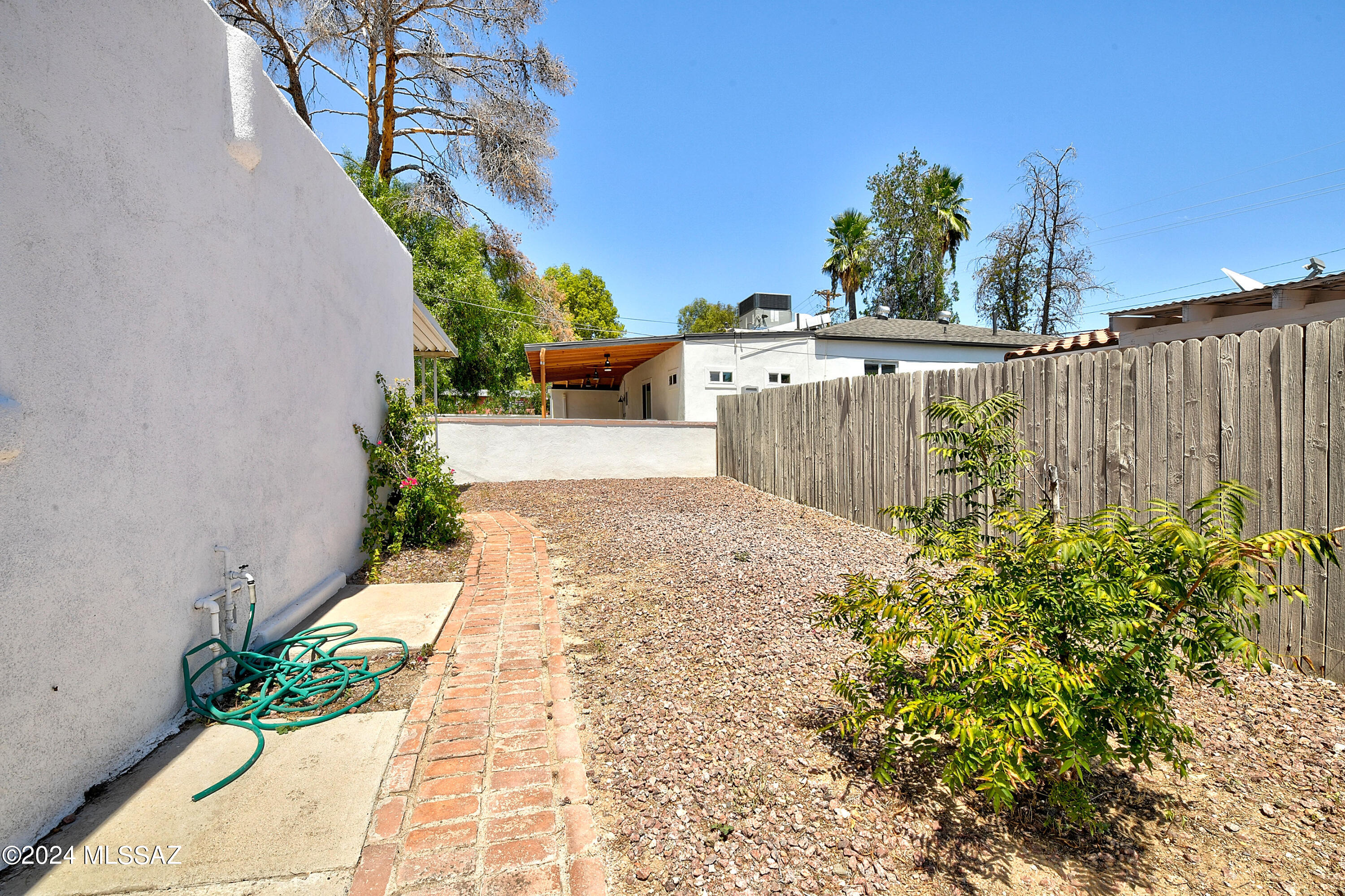 Photo 34 of 41 of 215 N Tucson Boulevard house