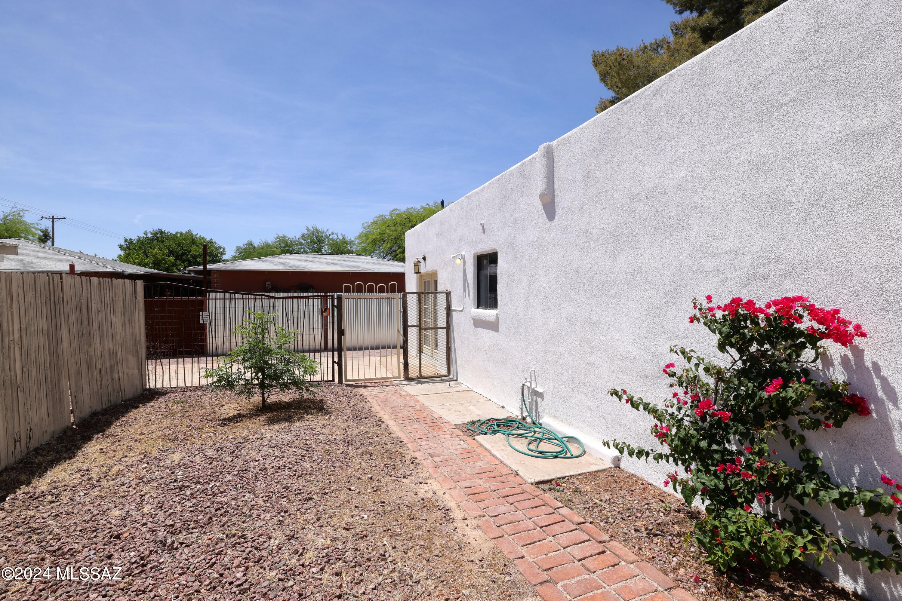 Photo 35 of 41 of 215 N Tucson Boulevard house