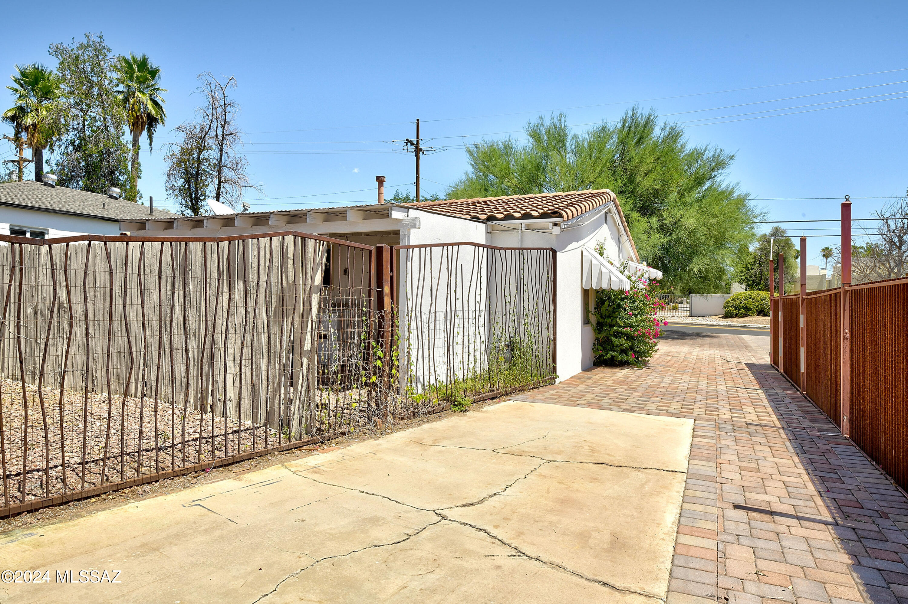 Photo 36 of 41 of 215 N Tucson Boulevard house