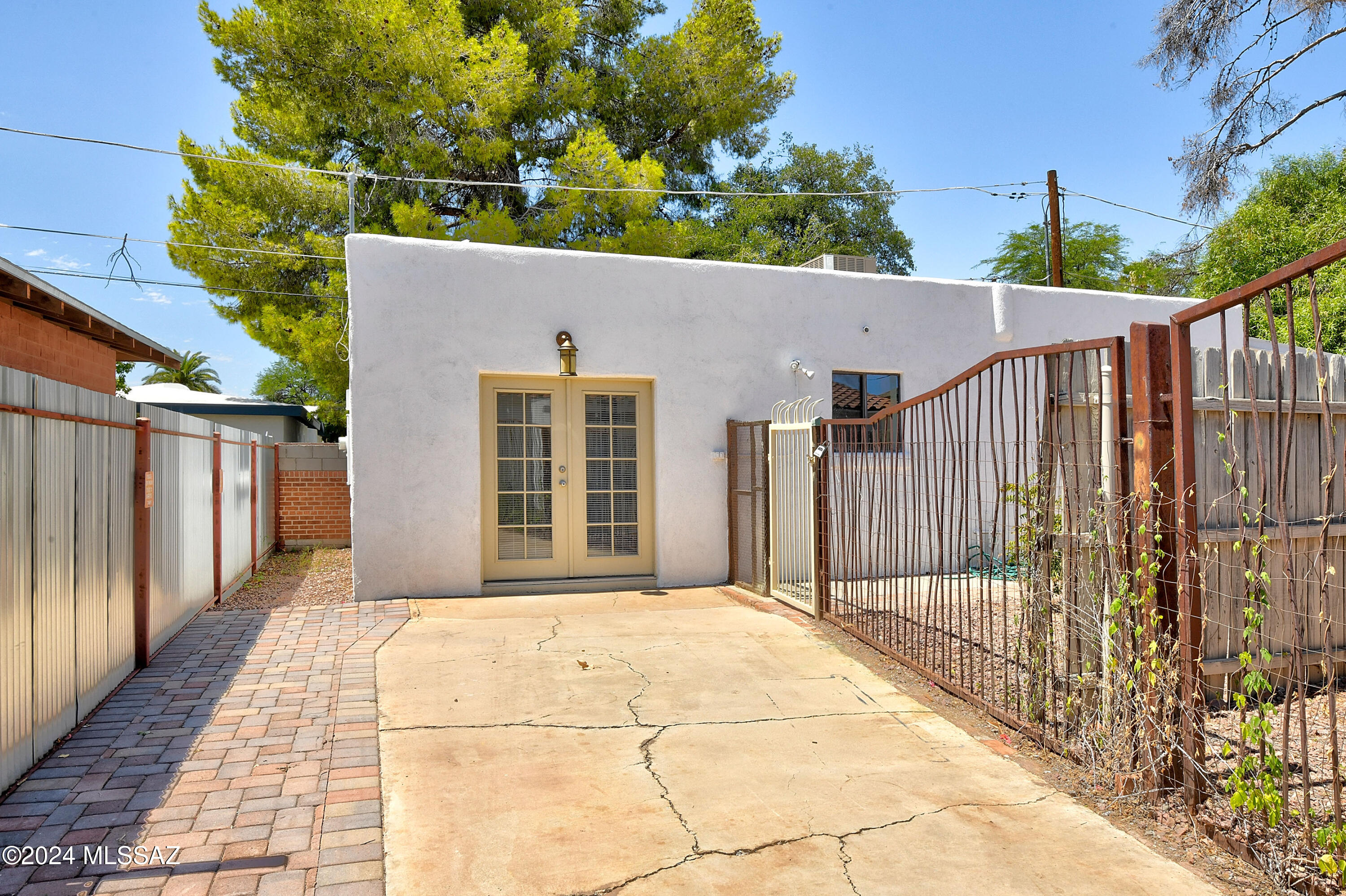 Photo 37 of 41 of 215 N Tucson Boulevard house