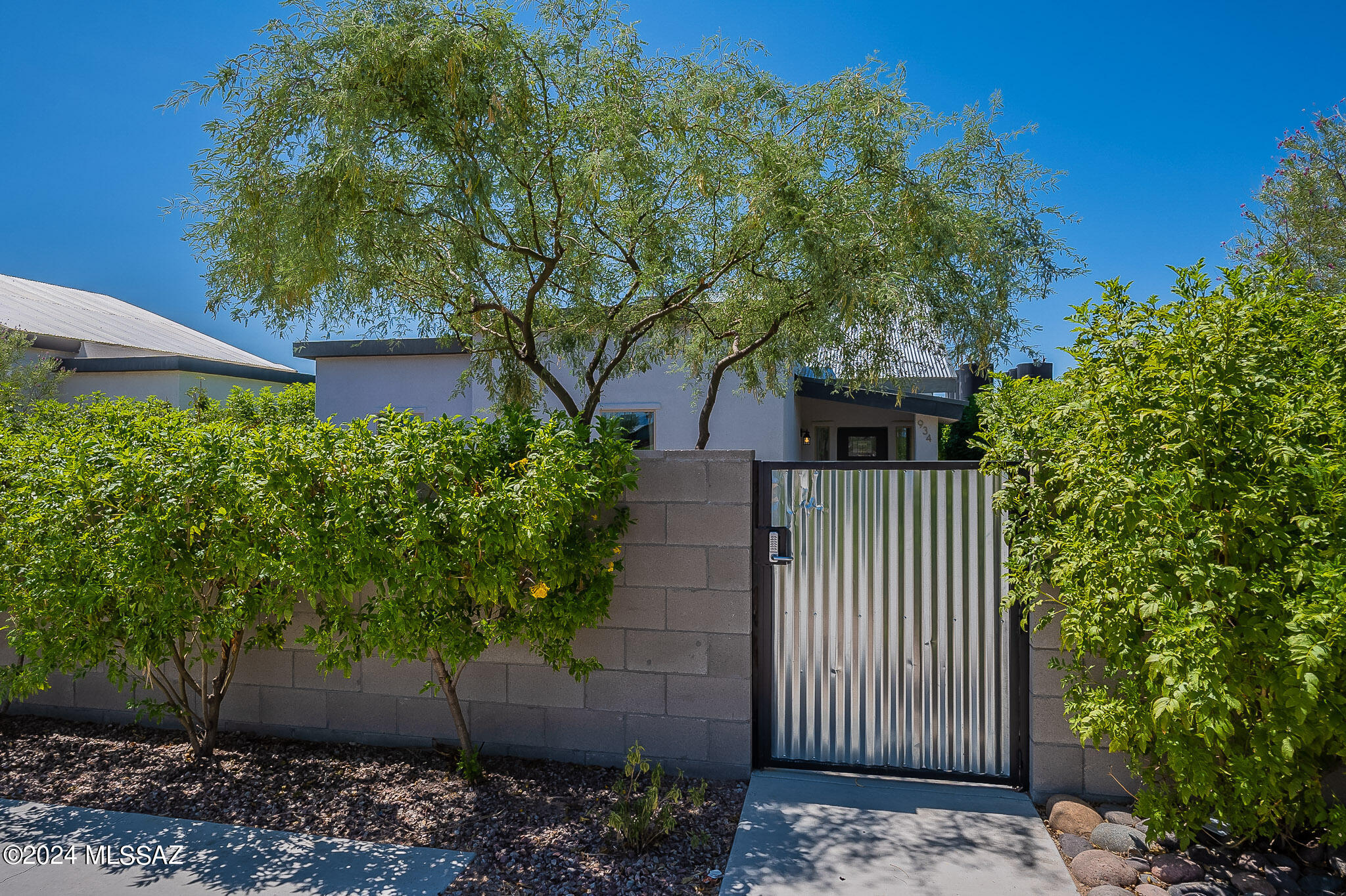 Photo 5 of 40 of 934 S Fremont Avenue house